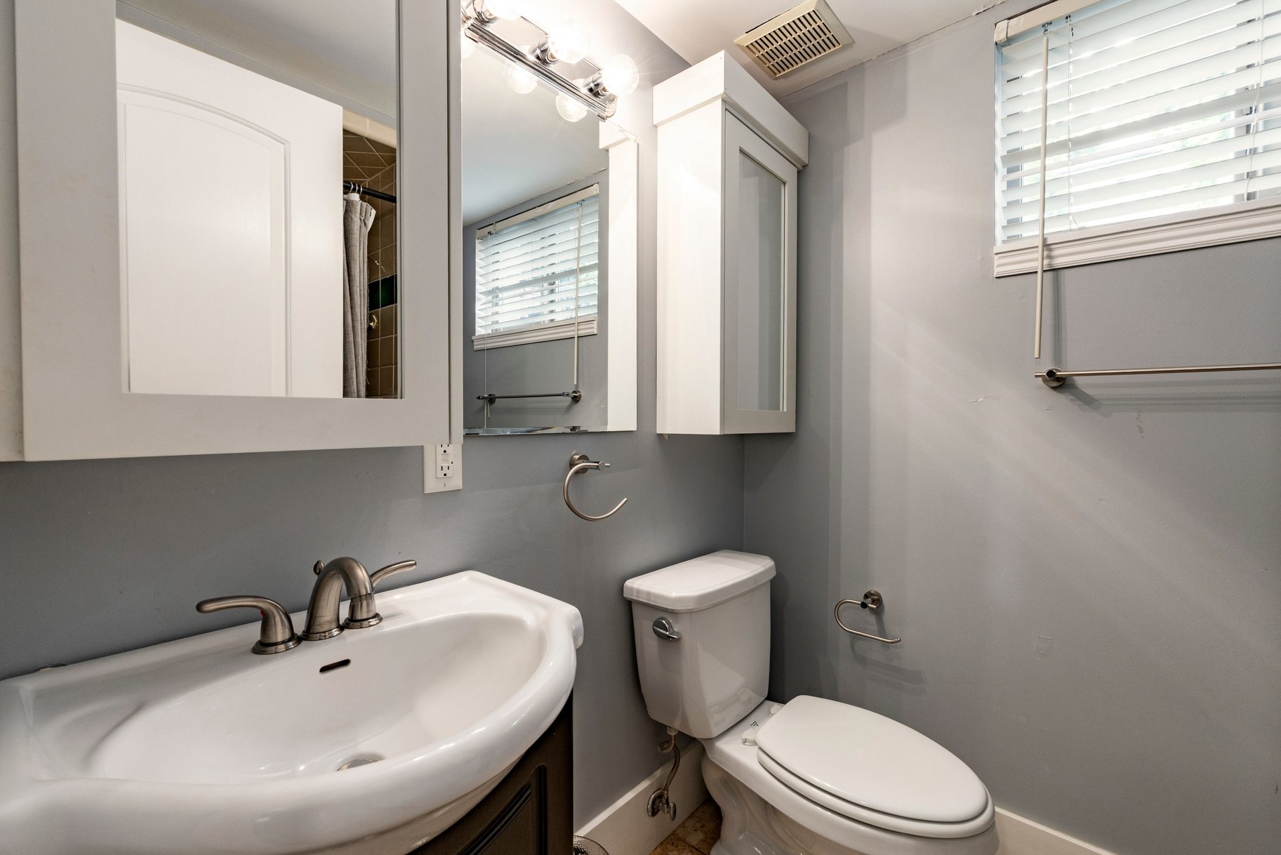  Modernized Millcreek Rambler with Open Living & Private Backyard - 物件實景