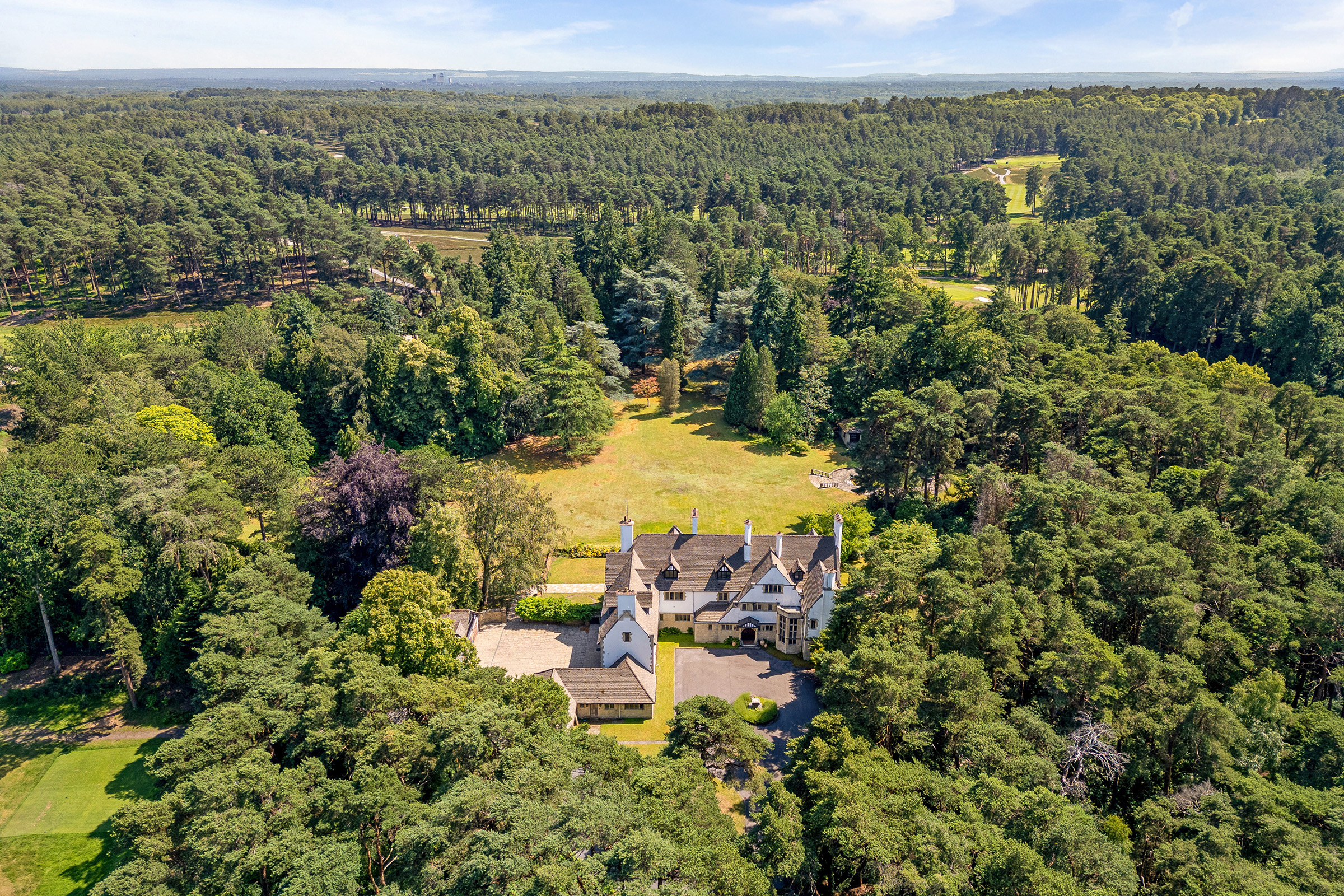  A Grand Manor House Set Within 11.5 Acres on the Edge of Sunningdale Heath7 - 物件實景