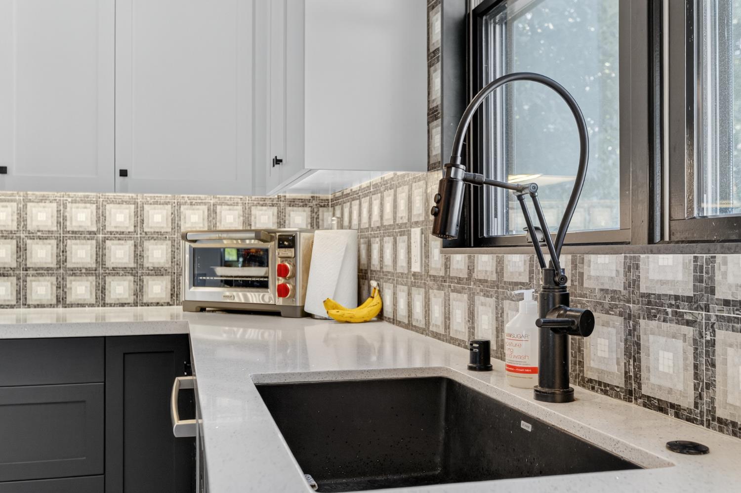 Sacramento, California, 95816, United States, 3 Bedrooms Bedrooms, ,5 BathroomsBathrooms,Residential,For Sale,1978117