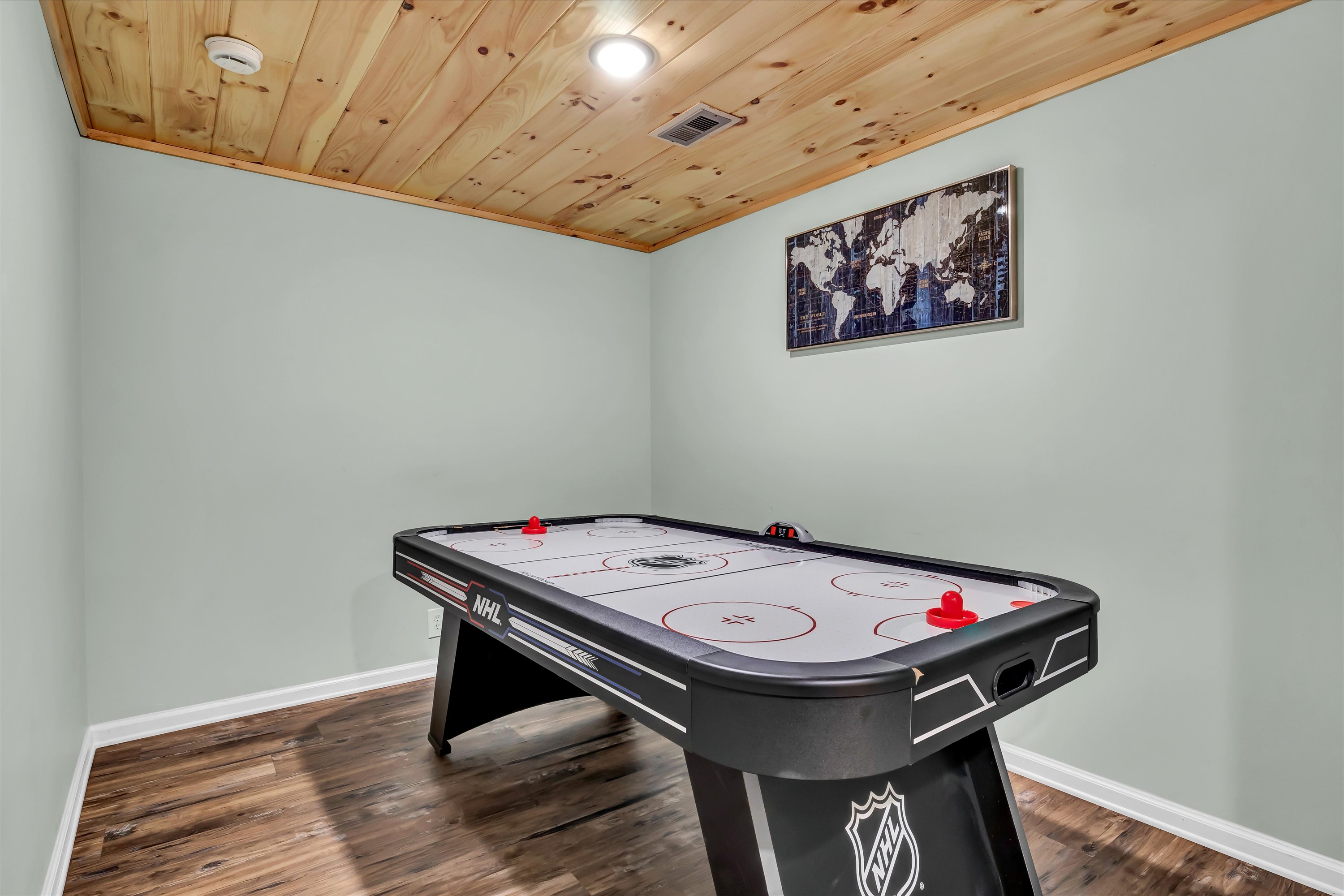 Sevierville, Tennessee, 37862, United States, 4 Bedrooms Bedrooms, ,5 BathroomsBathrooms,Residential,For Sale,1915370