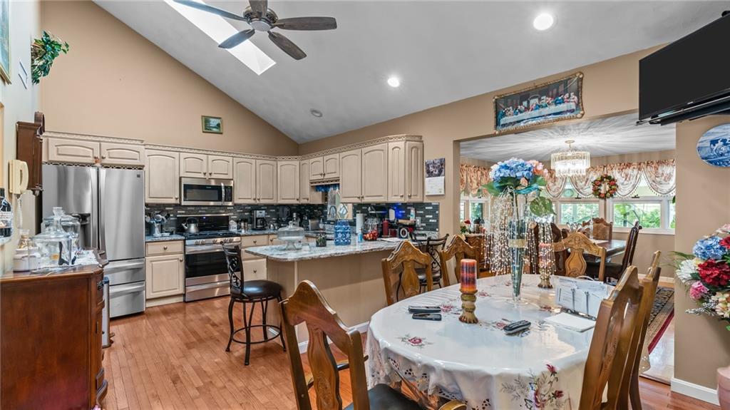 Barrington, Rhode Island, 02806, United States, 3 Bedrooms Bedrooms, ,3 BathroomsBathrooms,Residential,For Sale,2012853