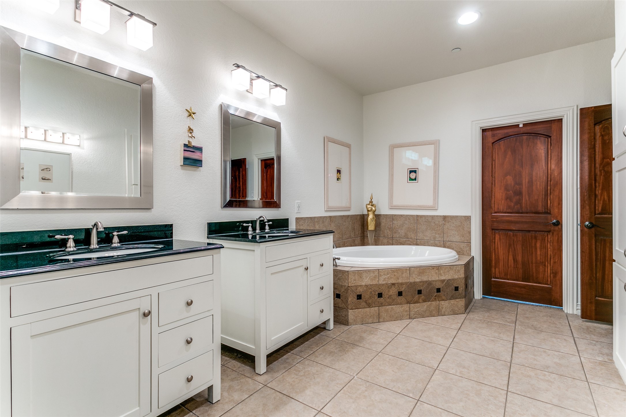 Grapevine, Texas, 76051, United States, 3 Bedrooms Bedrooms, ,2 BathroomsBathrooms,Residential,For Sale,1857561