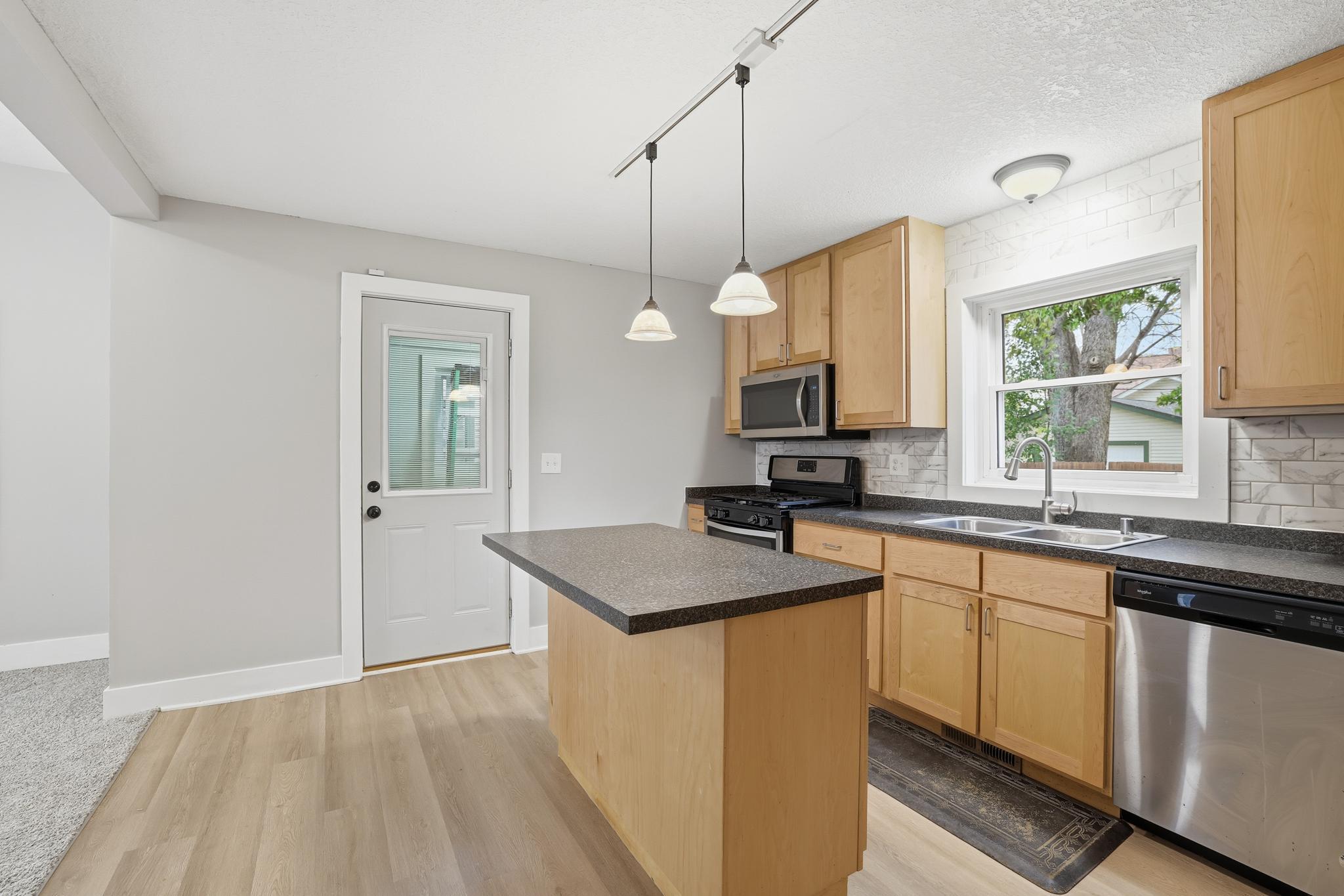 Saint Paul, Minnesota, 55102, United States, ,Residential,For Sale,1989124