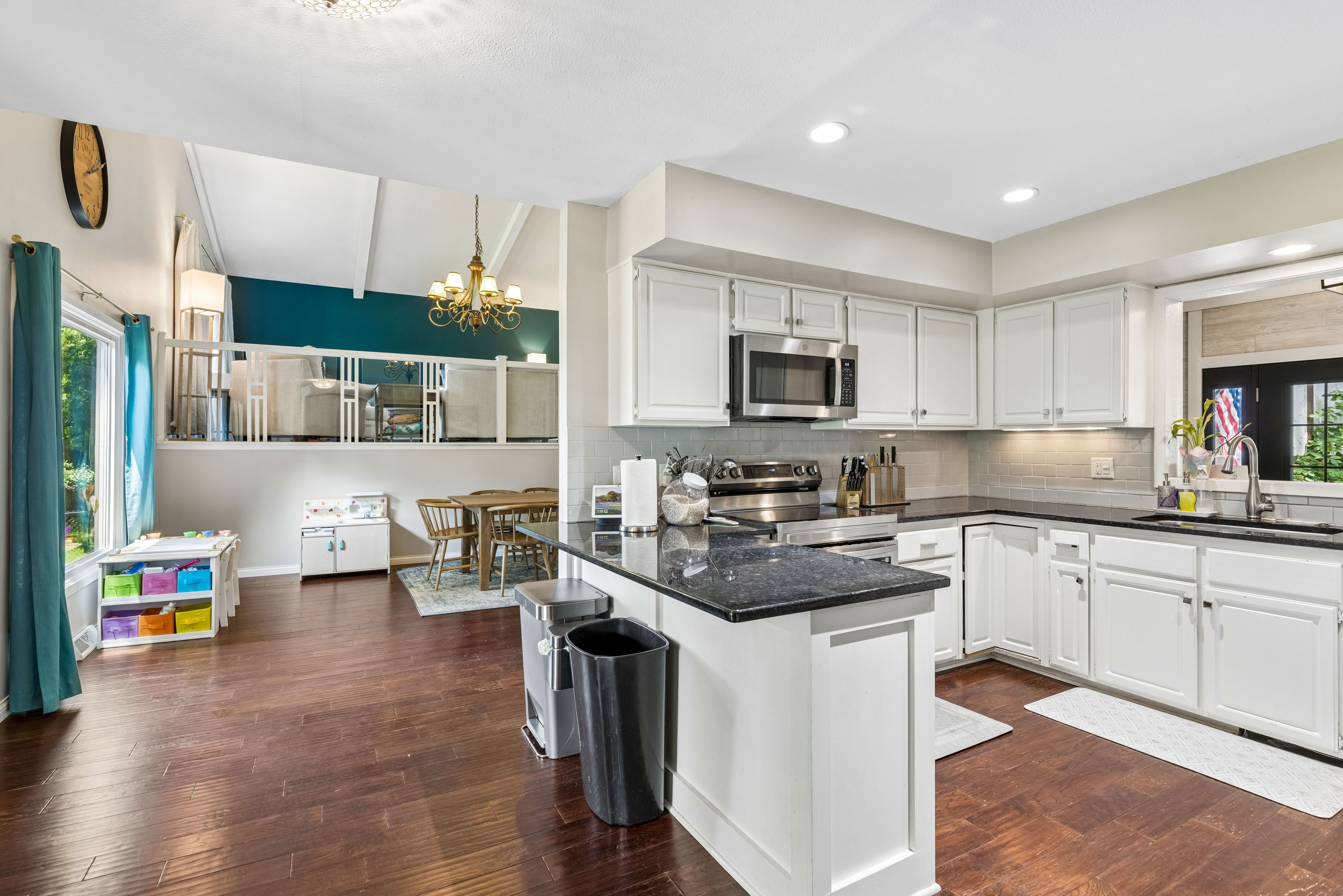  Beautifully Updated Home Overlooking Bent Creek Golf Course - 物件實景