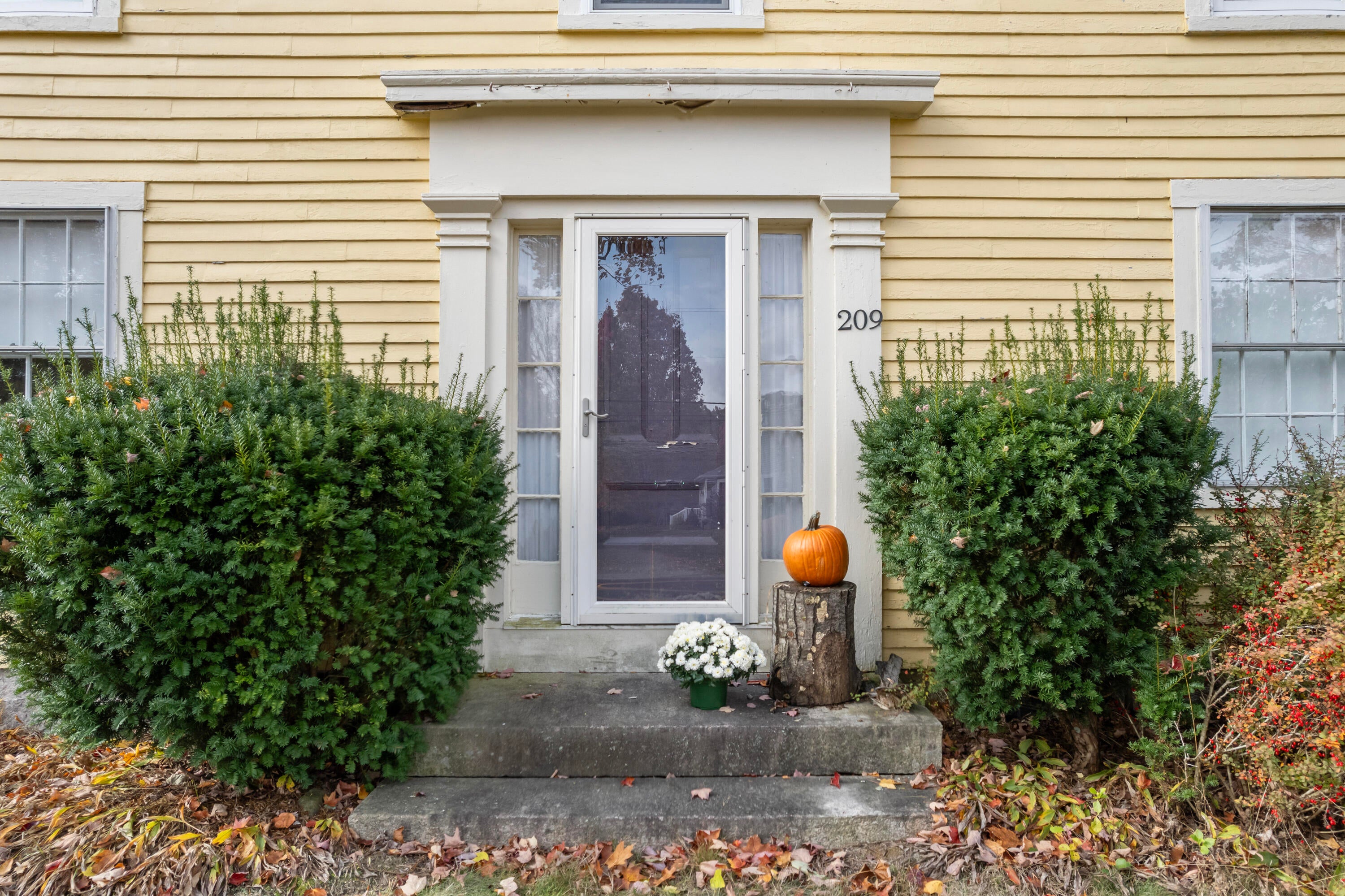 North Berwick, Maine, 03906, United States, 4 Bedrooms Bedrooms, ,2 BathroomsBathrooms,Residential,For Sale,1921414