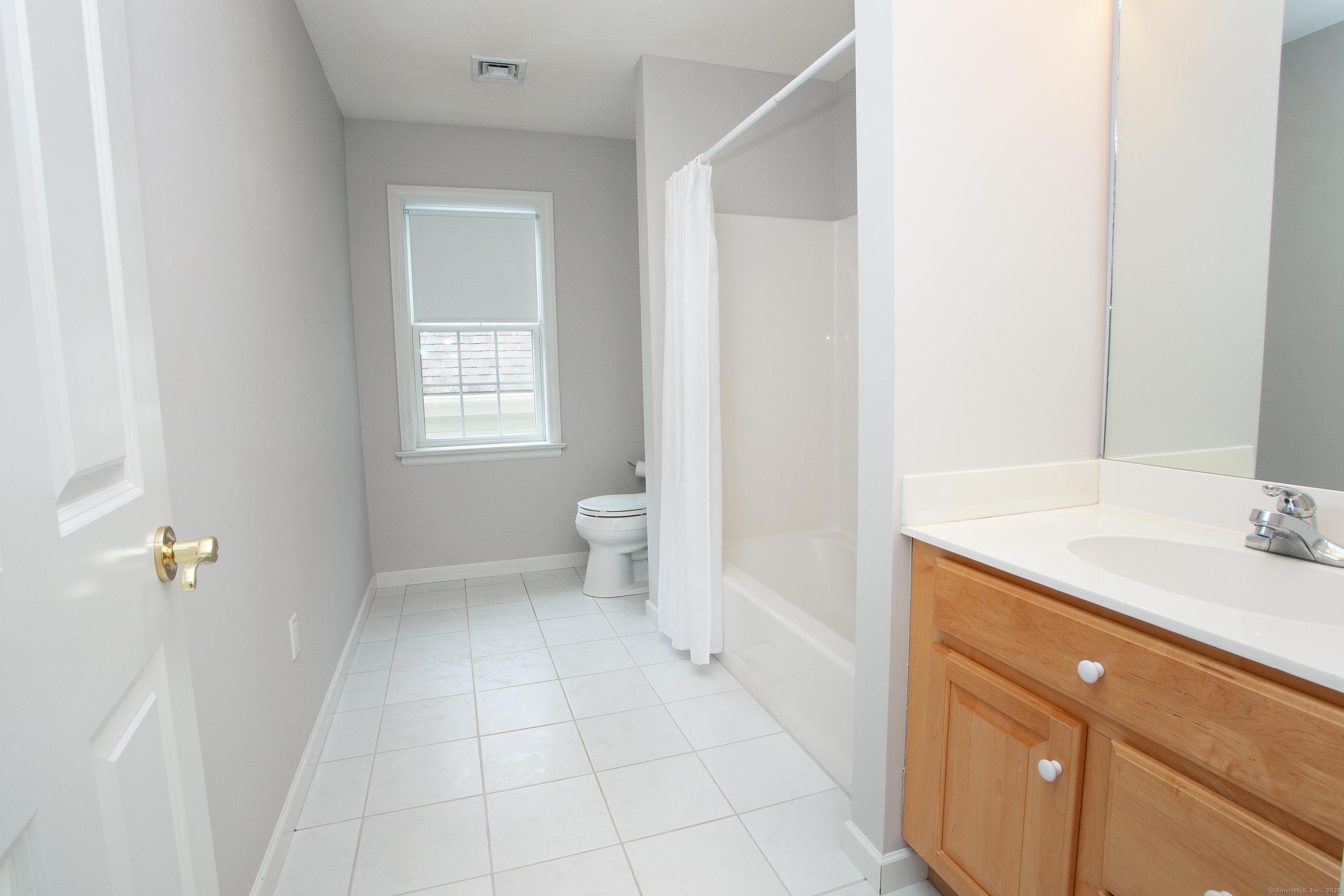 Simsbury, Connecticut, 06070, United States, 2 Bedrooms Bedrooms, ,4 BathroomsBathrooms,Residential,For Sale,1989870