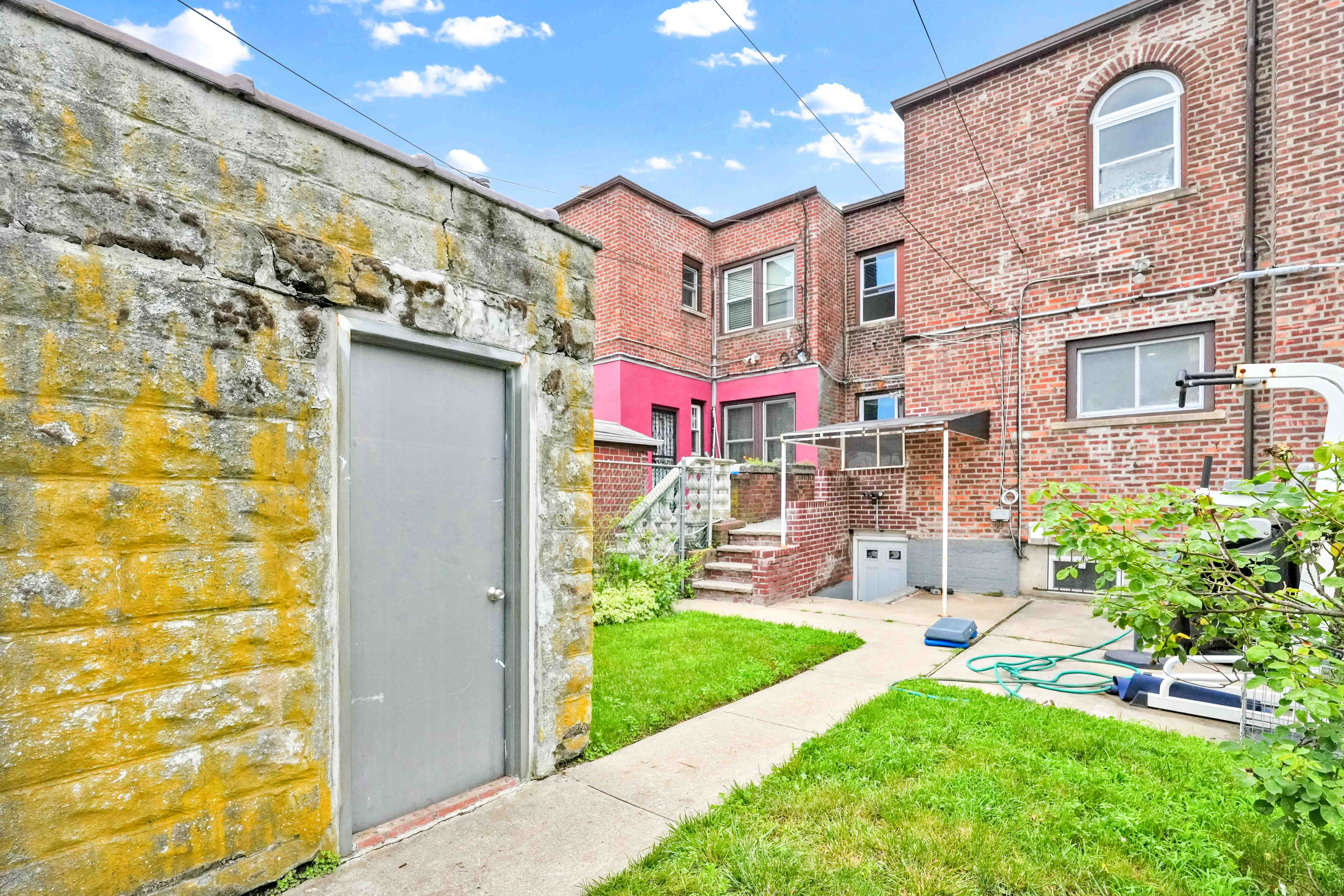Laurelton, New York, 11413, United States, 3 Bedrooms Bedrooms, ,4 BathroomsBathrooms,Residential,For Sale,1944975