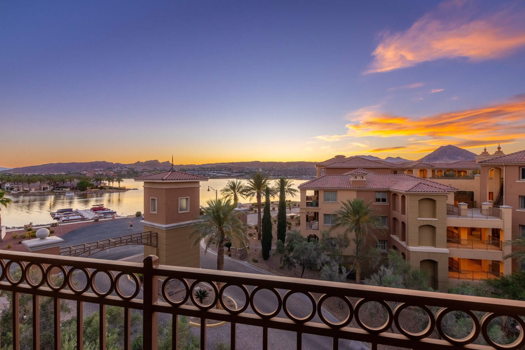  Lake Las Vegas Furnished 3 Beds, 3 Bath With Den Penthouse & Lake Views - 物件實景