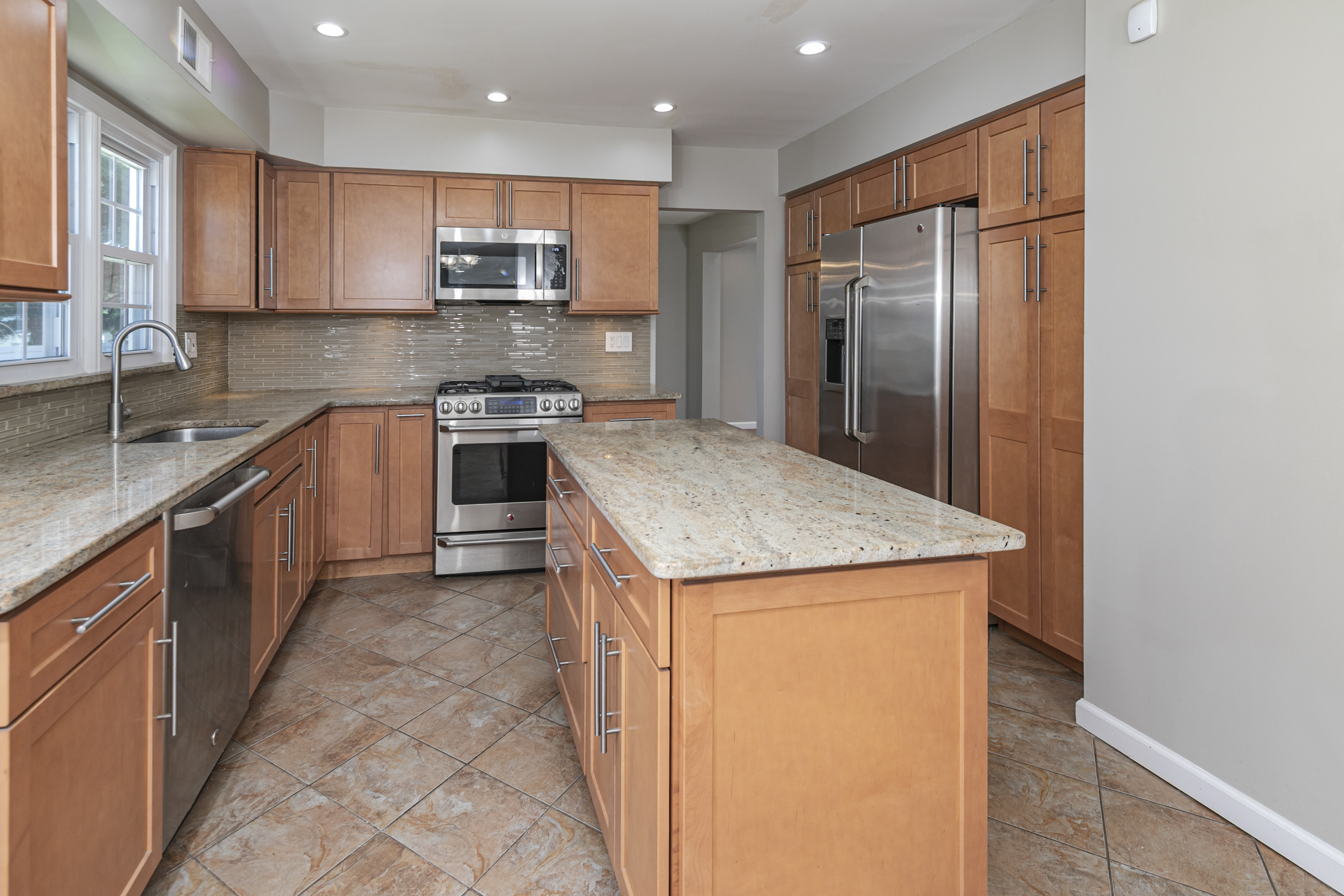  A Spacious North Brunswick Home Near a Planned Future Transit Hub - 物件實景