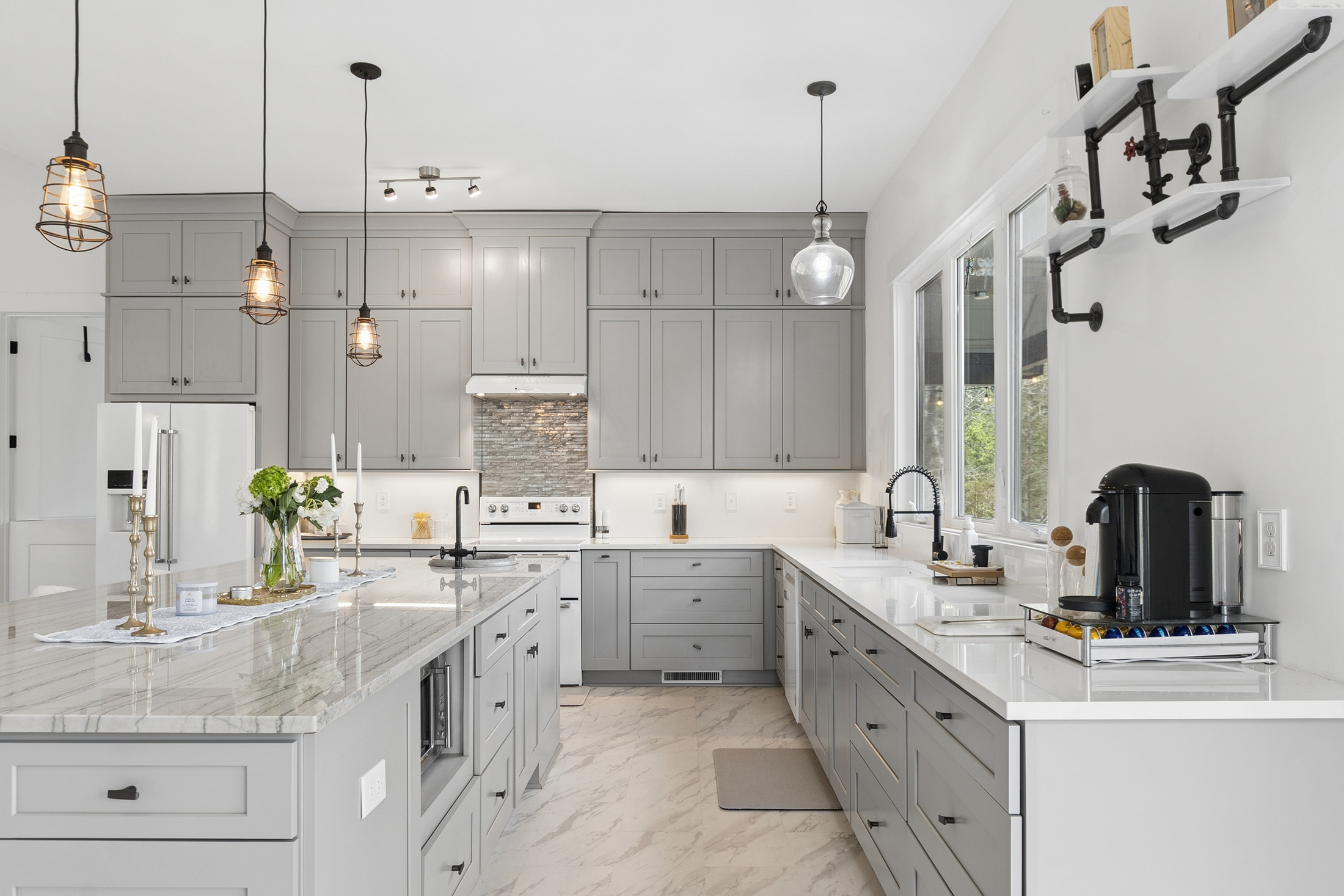  Extraordinary Custom-Built 2019 Barndominium-Inspired Residence - 物件實景