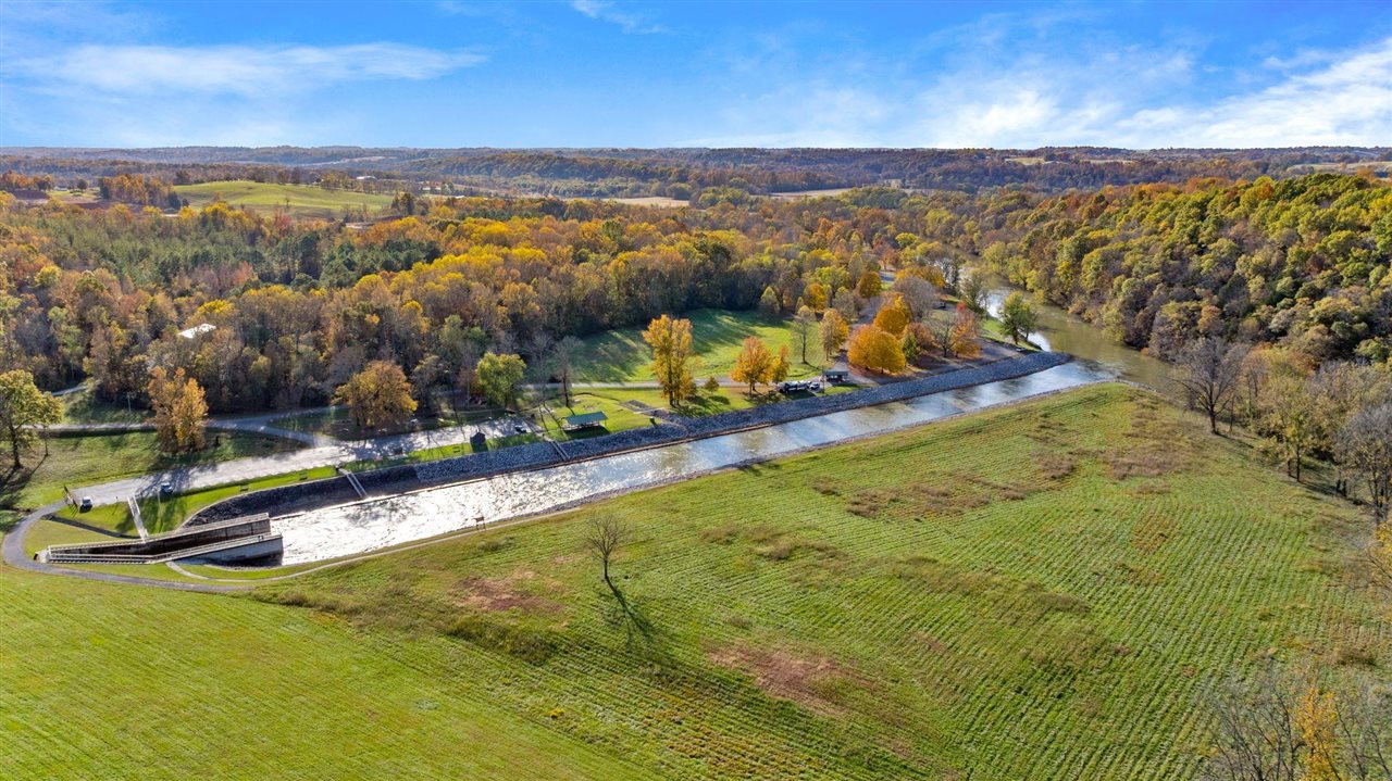 Glasgow, Kentucky, 42141, United States, 2 Bedrooms Bedrooms, ,1 BathroomBathrooms,Residential,For Sale,1989020