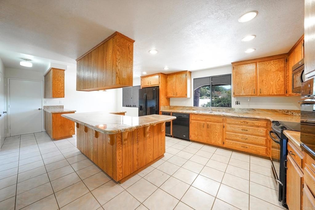 Ramona, California, 92065, United States, 5 Bedrooms Bedrooms, ,4 BathroomsBathrooms,Residential,For Sale,1766816