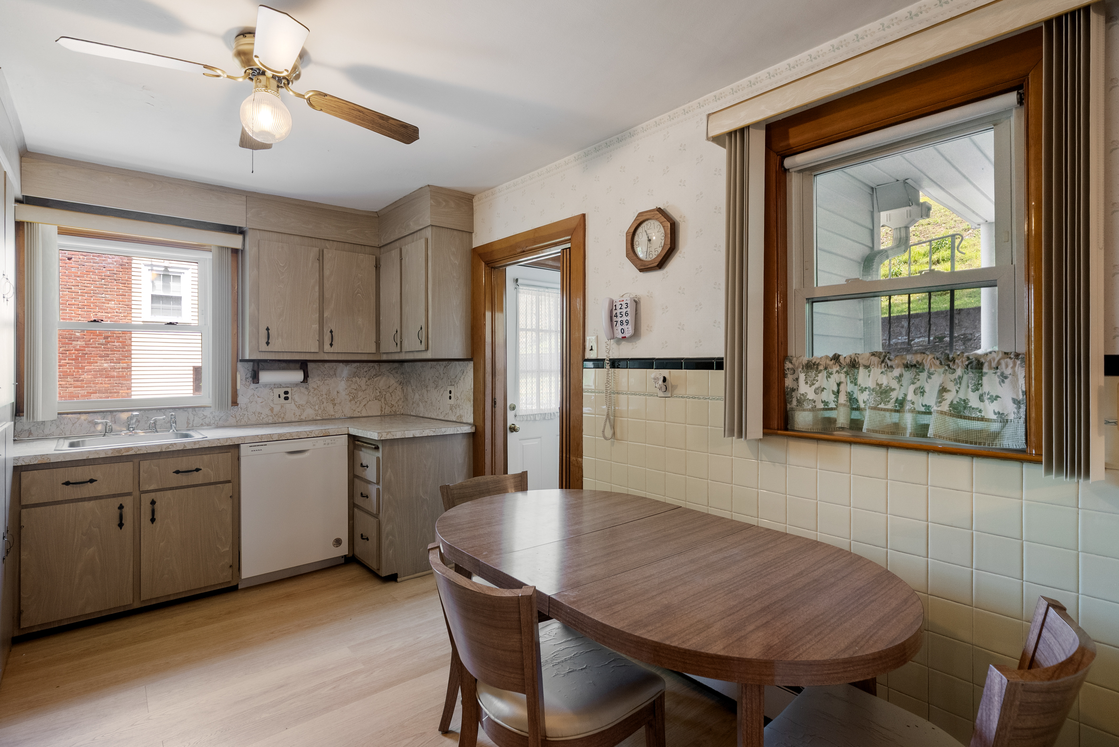  28 Hudson Street, Watertown, MA 02472 - 物件實景