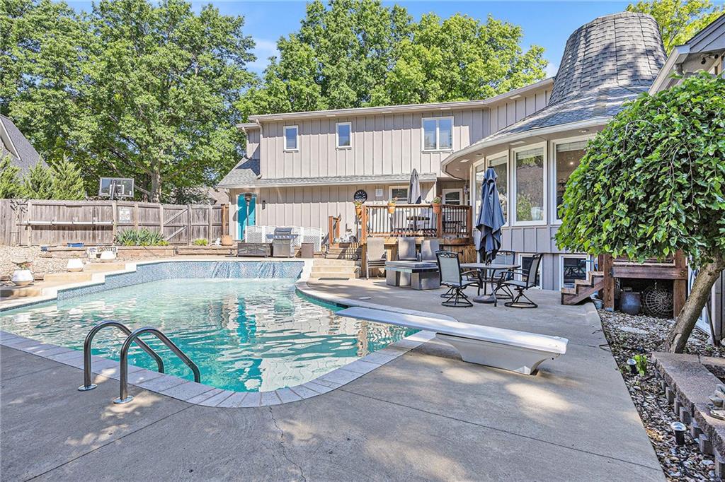 Overland Park, Kansas, 66212, United States, 4 Bedrooms Bedrooms, ,6 BathroomsBathrooms,Residential,For Sale,1827780