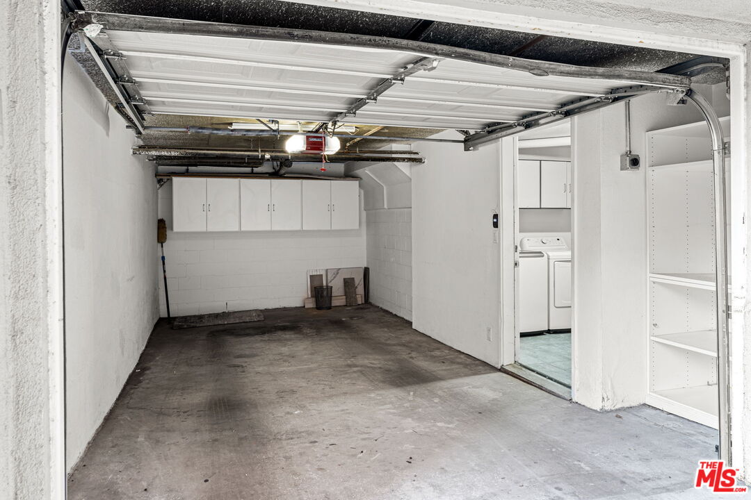 Los Angeles, California, 90049, United States, 2 Bedrooms Bedrooms, ,3 BathroomsBathrooms,Residential,For Sale,2003459