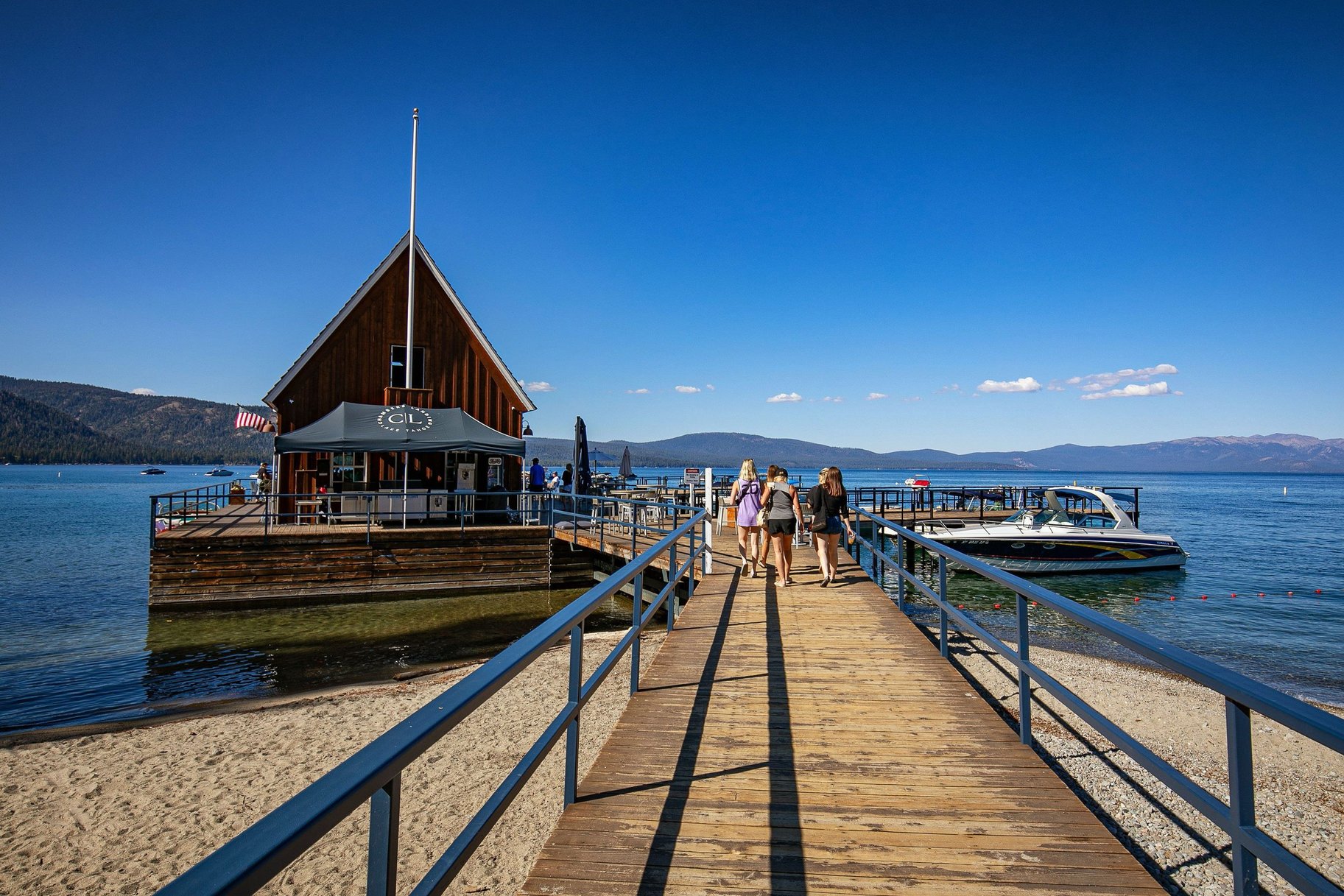  Home 3 Blocks from Lake Tahoe with 4 Car Garage for Cars & Boats - 物件實景