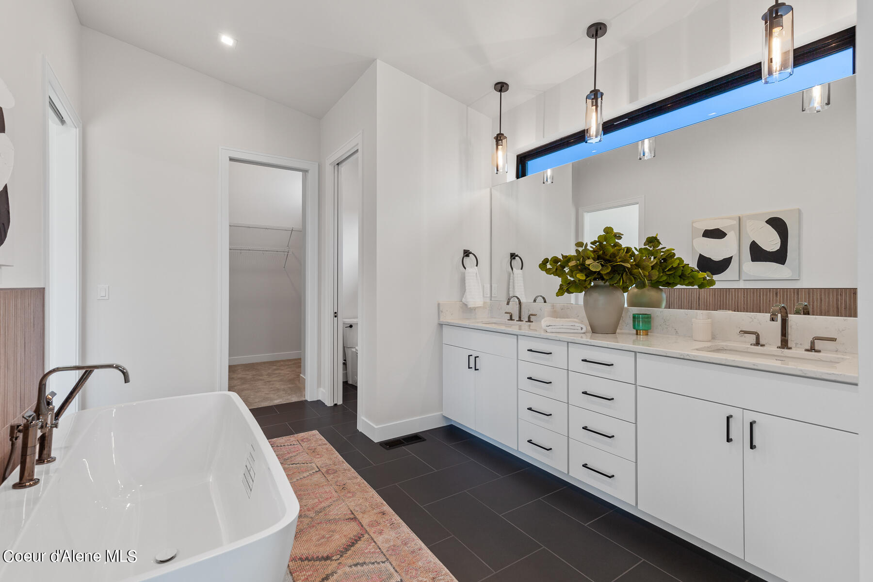 Coeur d'Alene, Idaho, 83814, United States, 3 Bedrooms Bedrooms, ,Residential,For Sale,1985771