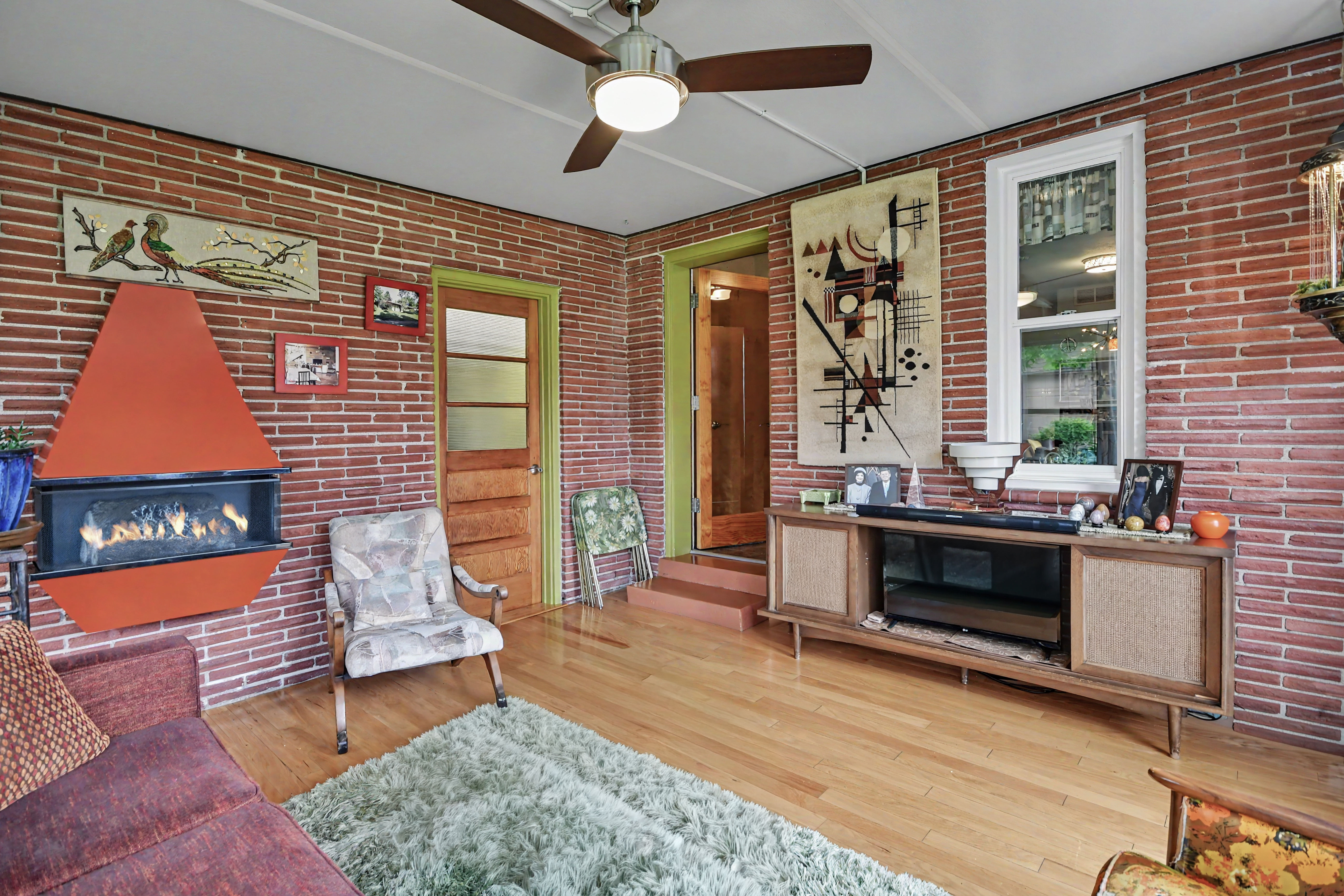  You’ll fall in love with this charming midcentury ranch. - 物件實景