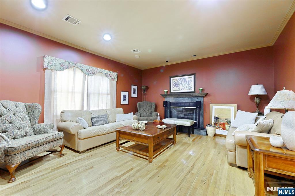 North Arlington, New Jersey, 07031, United States, 6 Bedrooms Bedrooms, ,4 BathroomsBathrooms,Residential,For Sale,1974124