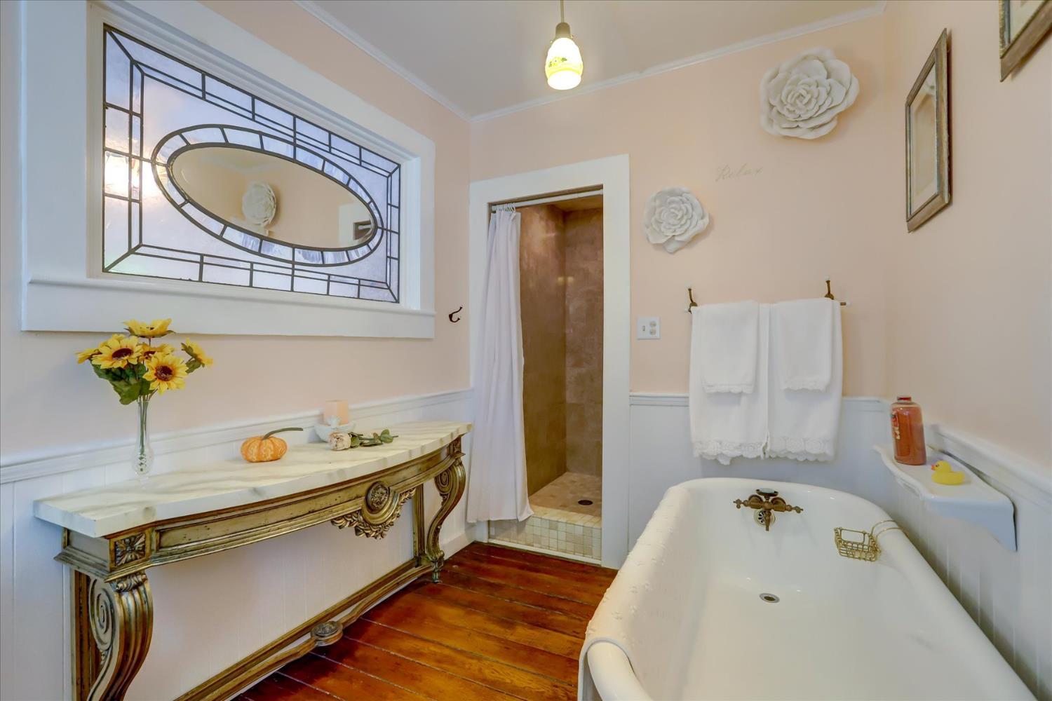 Nevada City, California, 95959, United States, 4 Bedrooms Bedrooms, ,2 BathroomsBathrooms,Residential,For Sale,1983992