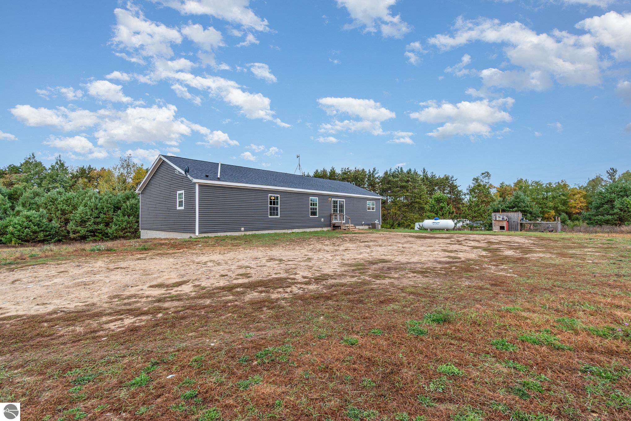Vestaburg, Michigan, 48891, United States, 6 Bedrooms Bedrooms, ,3 BathroomsBathrooms,Residential,For Sale,1976935