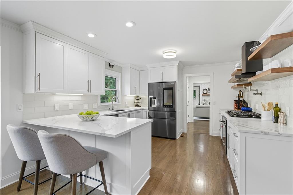 Alpharetta, Georgia, 30005, United States, 4 Bedrooms Bedrooms, ,6 BathroomsBathrooms,Residential,For Sale,1983404