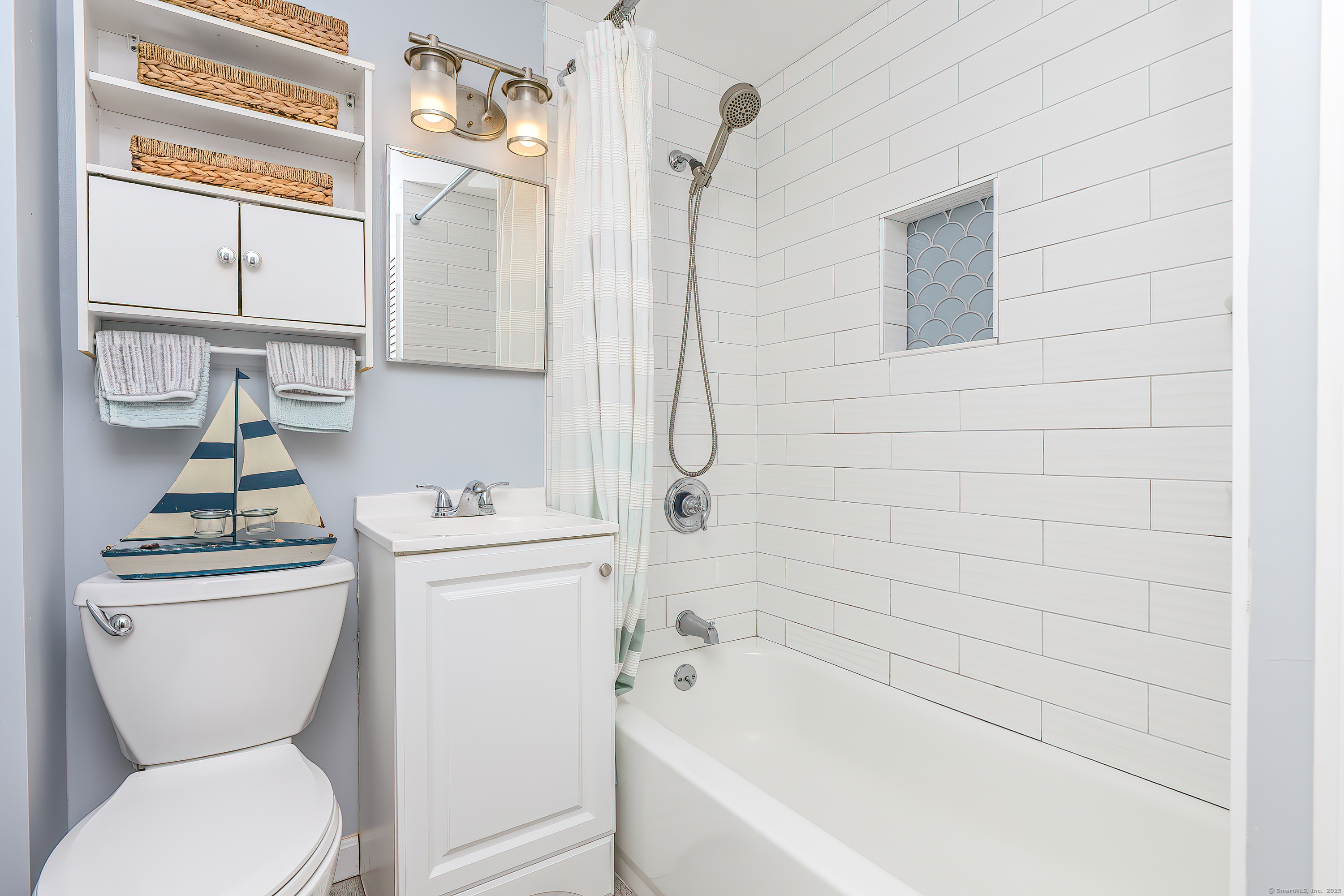 Milford, Connecticut, 06460, United States, 3 Bedrooms Bedrooms, ,2 BathroomsBathrooms,Residential,For Sale,1942157