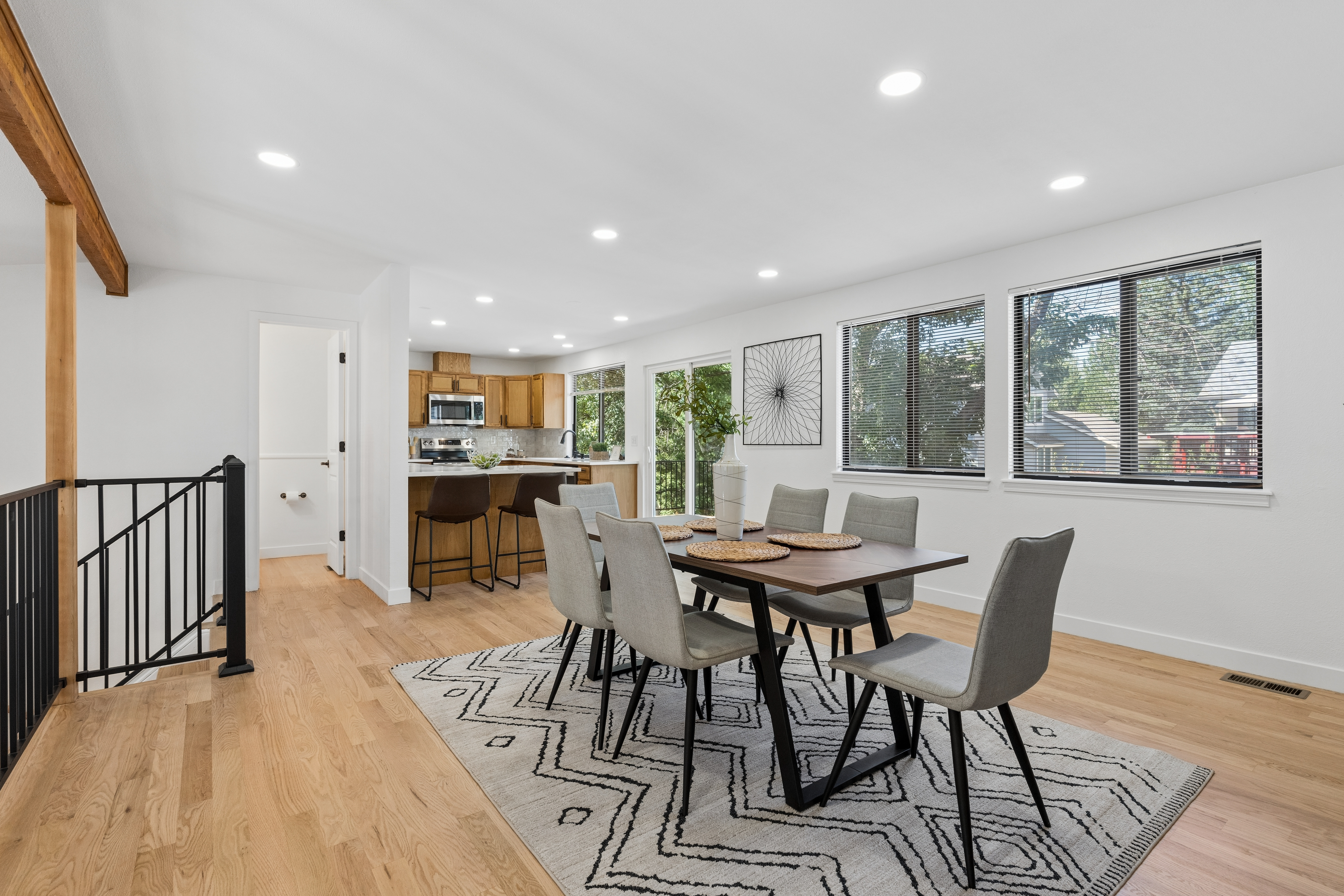  Completely reimagined, refreshed, and ready, this charming home on quiet street - 物件實景