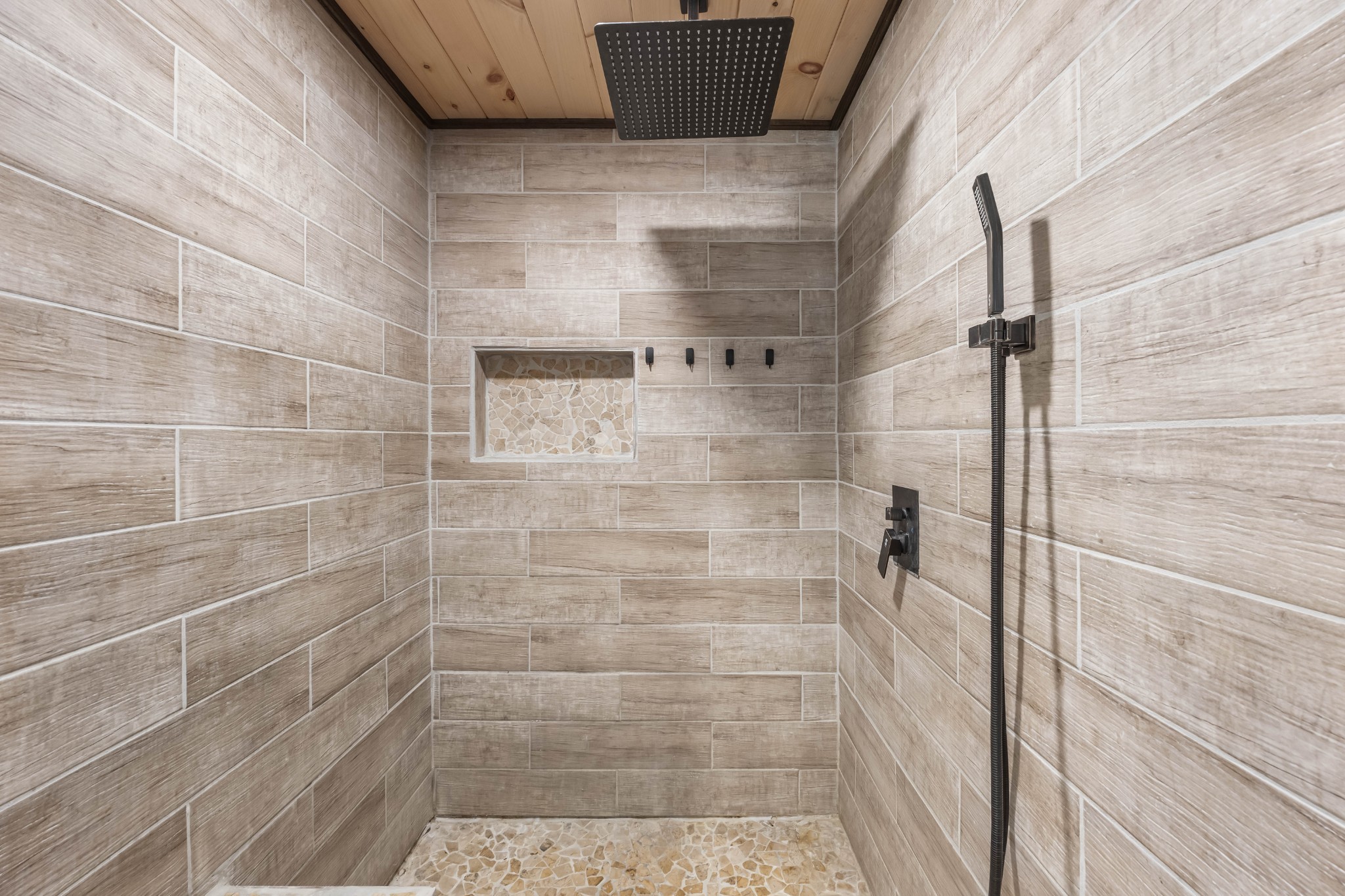 Dover, Tennessee, 37058, United States, 2 Bedrooms Bedrooms, ,2 BathroomsBathrooms,Residential,For Sale,2007547