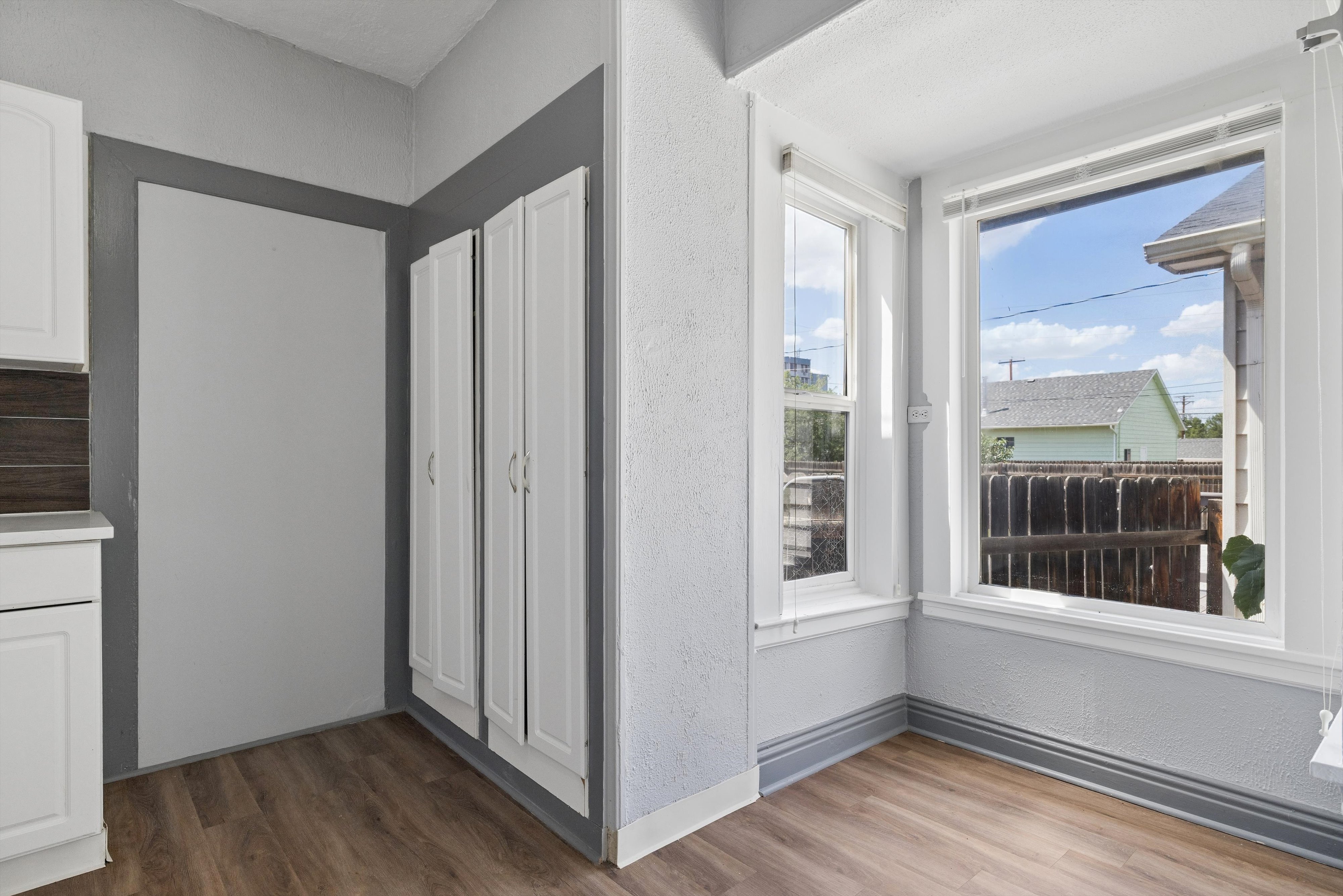  A rare opportunity to own a three-unit residential income property designed for - 物件實景