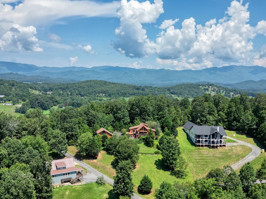 Hayesville, North Carolina, 28904, United States, 3 Bedrooms Bedrooms, ,4 BathroomsBathrooms,Residential,For Sale,1919513