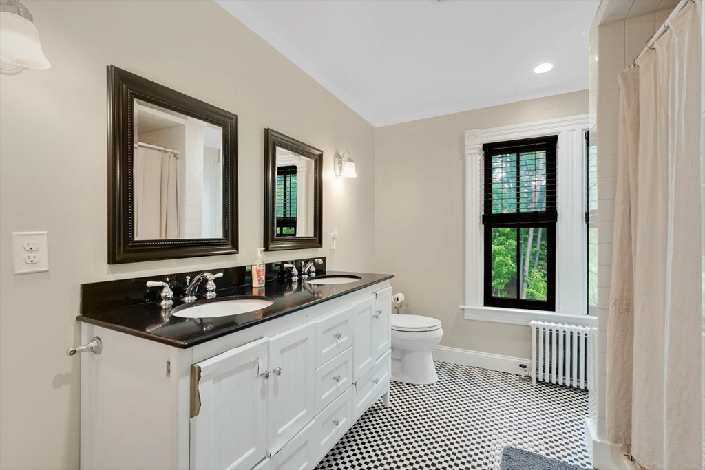 Longmeadow, Massachusetts, 01106, United States, 5 Bedrooms Bedrooms, ,2 BathroomsBathrooms,Residential,For Sale,1819173