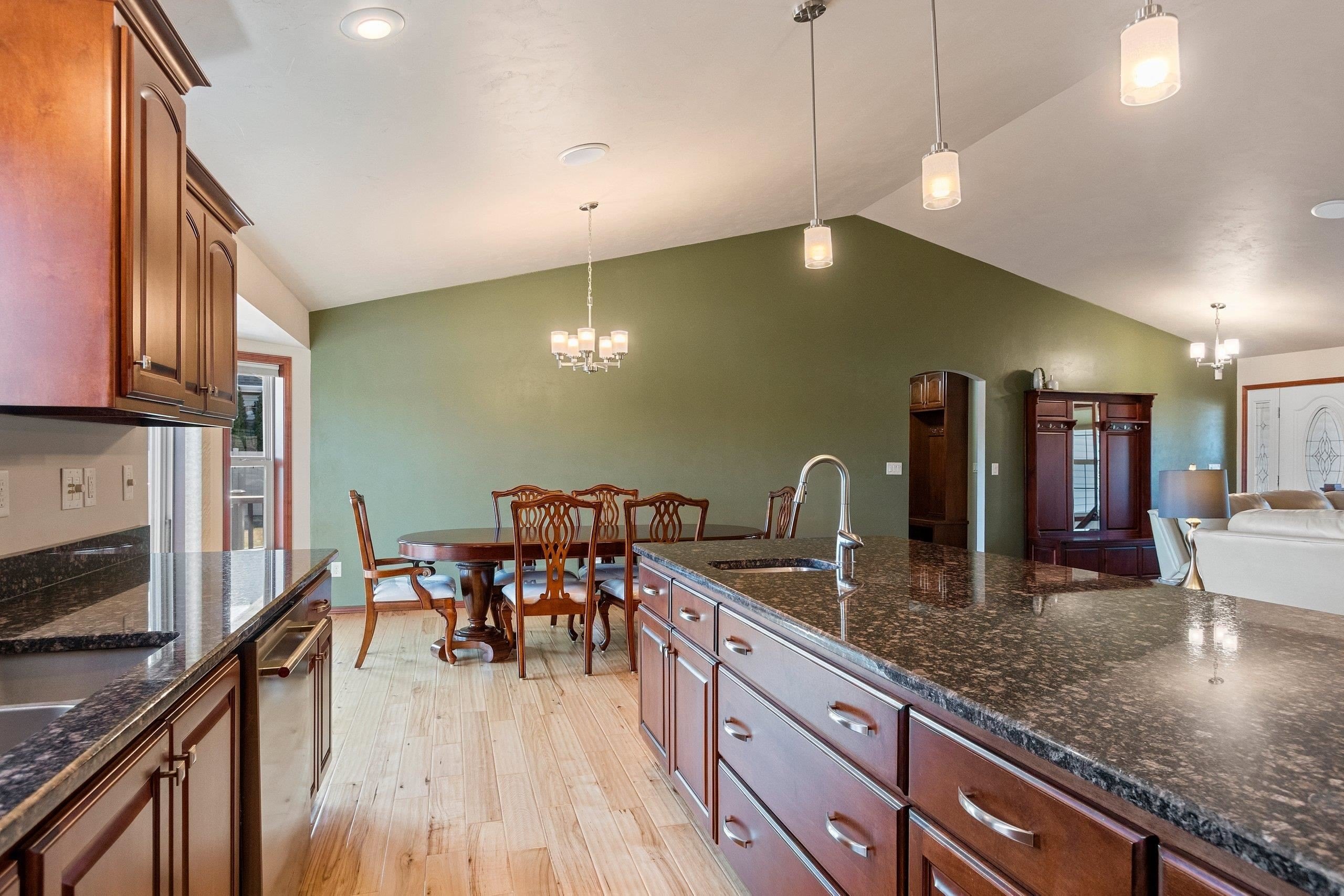 DE PERE, Wisconsin, 54115, United States, 5 Bedrooms Bedrooms, ,4 BathroomsBathrooms,Residential,For Sale,2048678