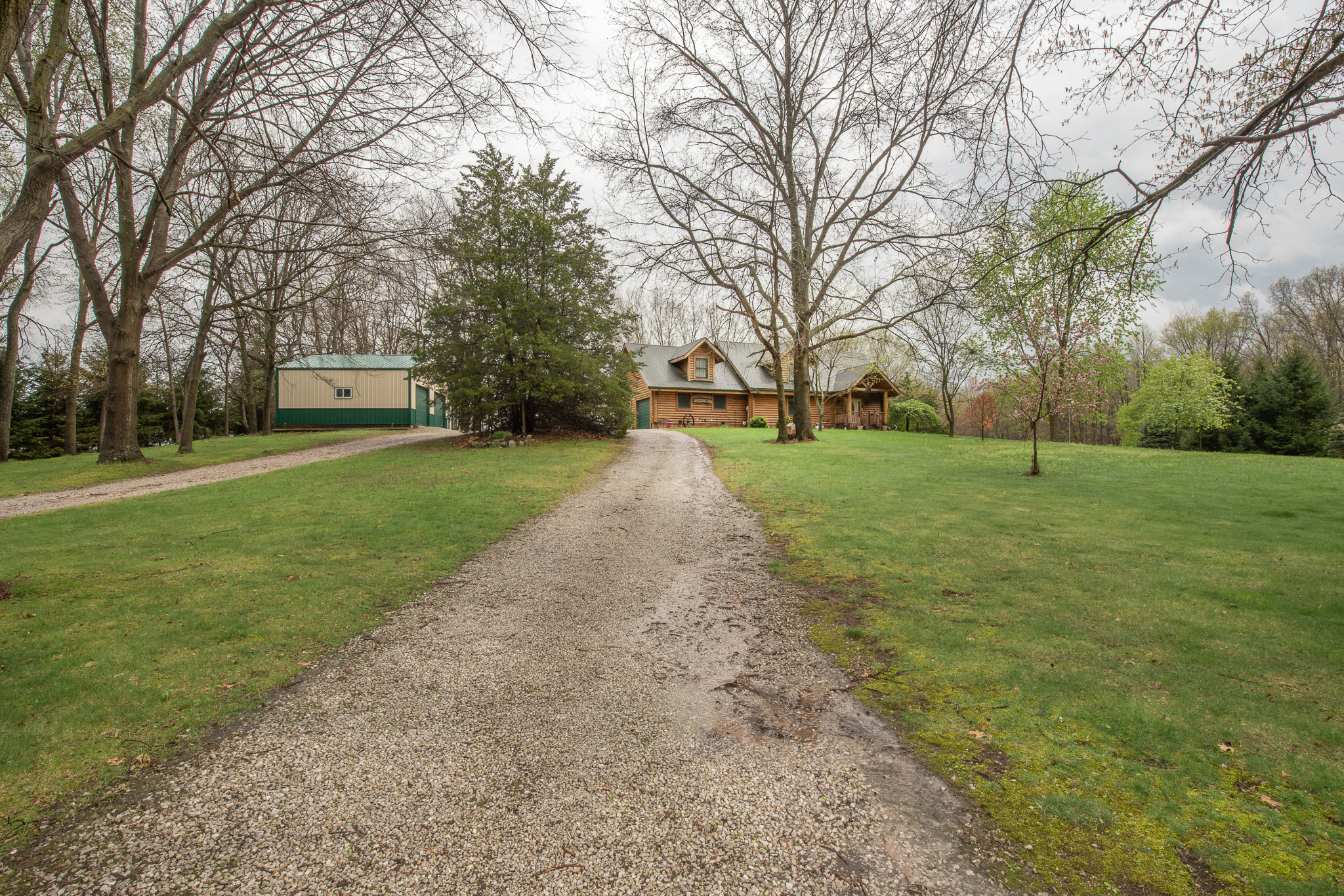  Custom Log Home Located on 2.7 Acres - 物件實景