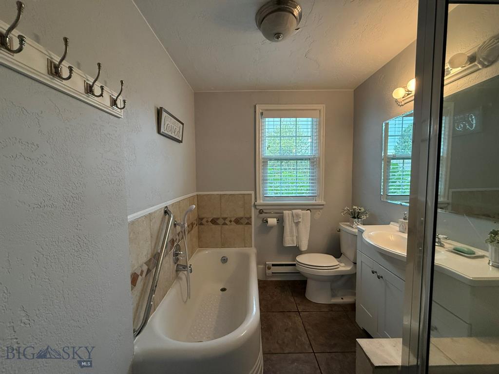 Butte, Montana, 59701, United States, 5 Bedrooms Bedrooms, ,3 BathroomsBathrooms,Residential,For Sale,1981249