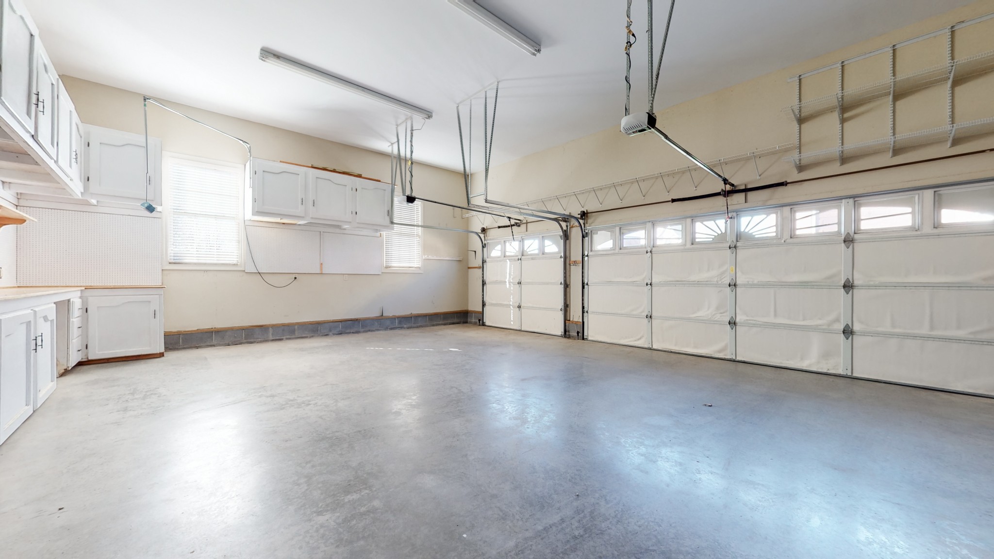 Tullahoma, Tennessee, 37388, United States, 6 Bedrooms Bedrooms, ,5 BathroomsBathrooms,Residential,For Sale,1978966