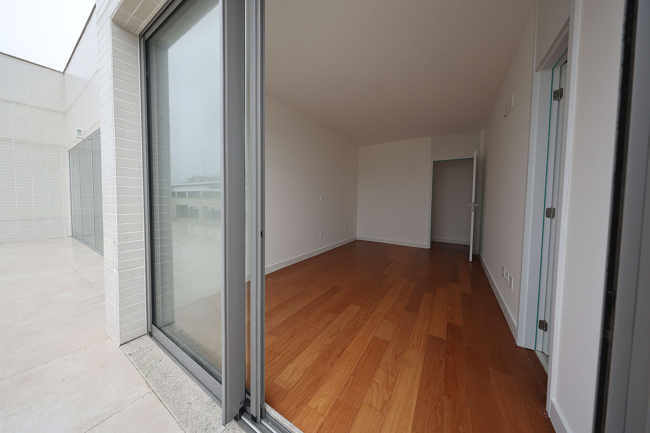  Oceanfront linear penthouse with private leisure amenities - 物件實景