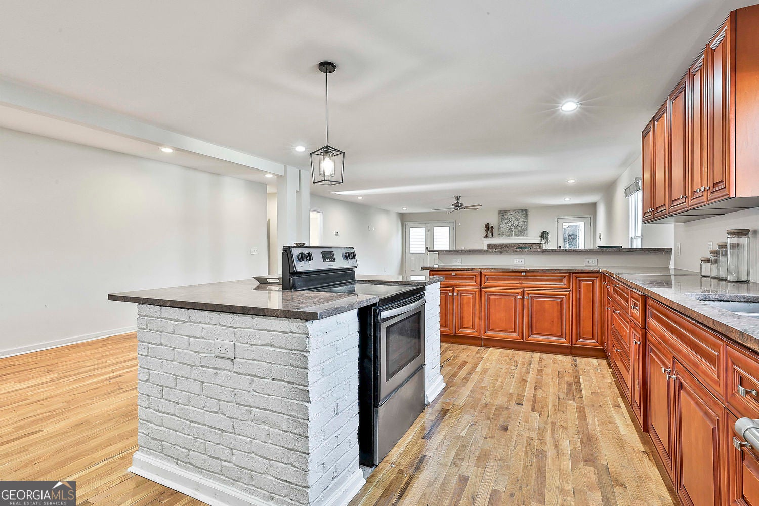 Atlanta, Georgia, 30314, United States, 5 Bedrooms Bedrooms, ,4 BathroomsBathrooms,Residential,For Sale,2006561