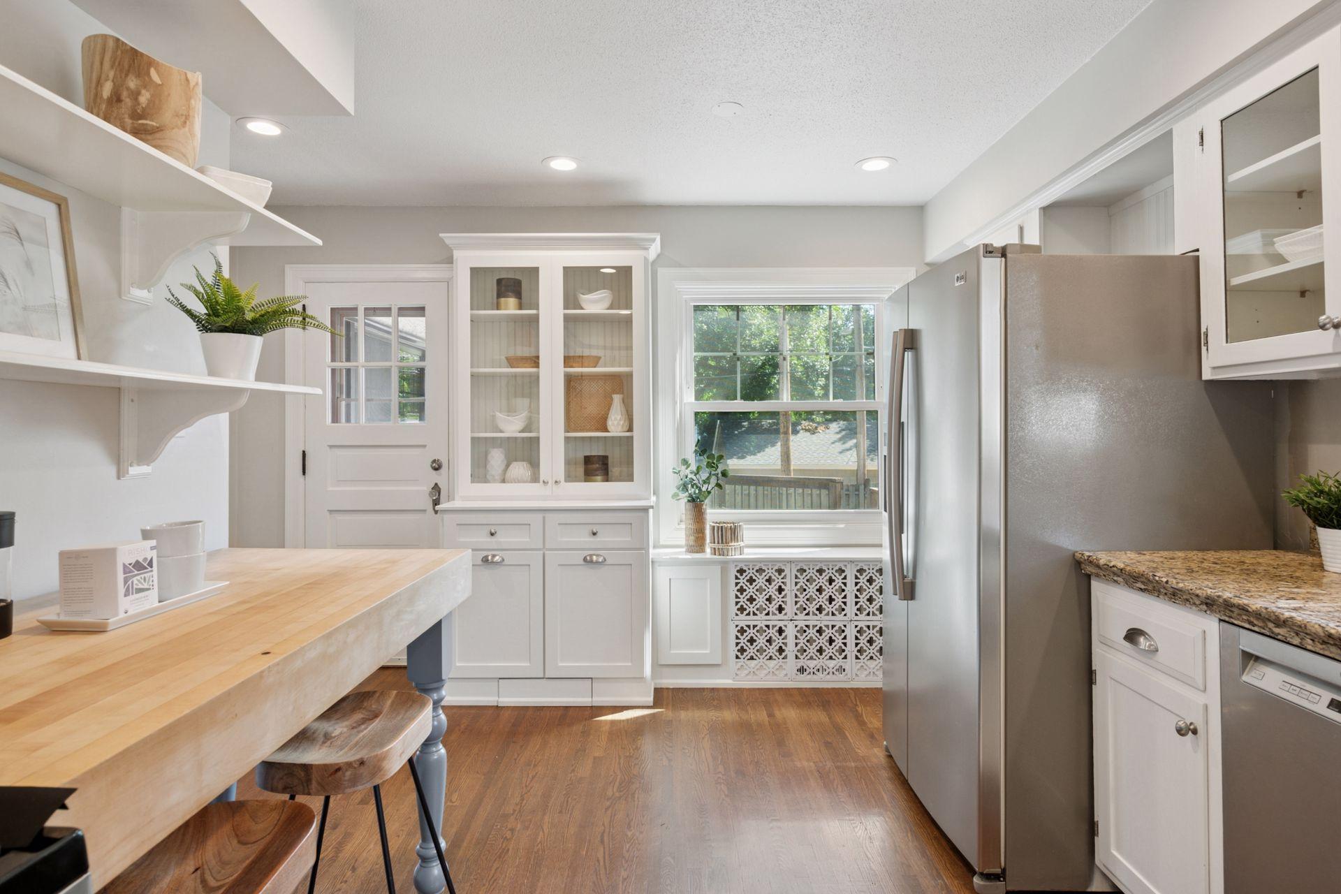 Minneapolis, Minnesota, 55410, United States, 4 Bedrooms Bedrooms, ,1 BathroomBathrooms,Residential,For Sale,1939161