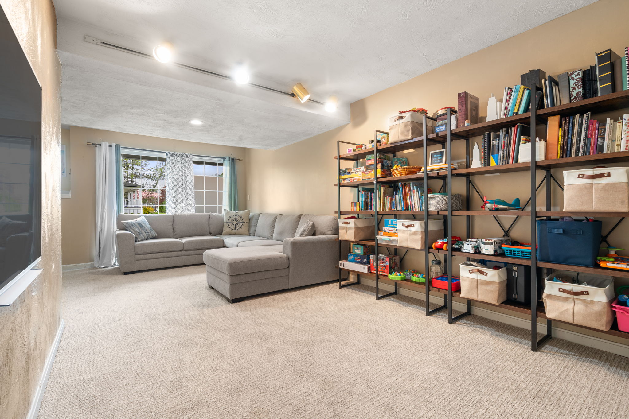  2 Forbes Road, Canton, MA, 02021 - 物件實景