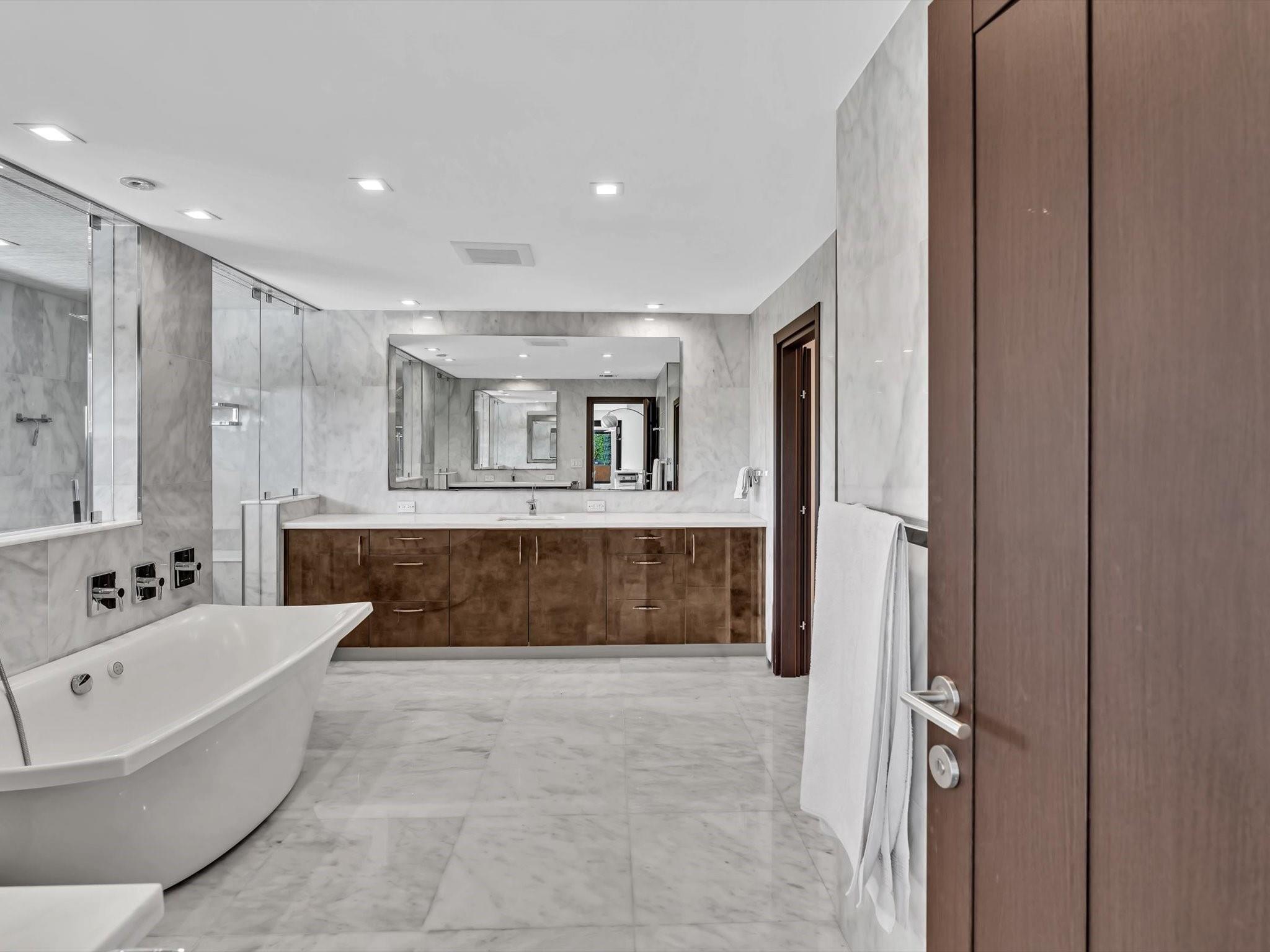 Fort Lauderdale, Florida, 33308, United States, 7 Bedrooms Bedrooms, ,8 BathroomsBathrooms,Residential,For Sale,1975659