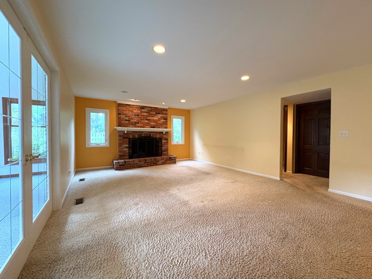 Naperville, Illinois, 60563, United States, 4 Bedrooms Bedrooms, ,3 BathroomsBathrooms,Residential,For Sale,1961191