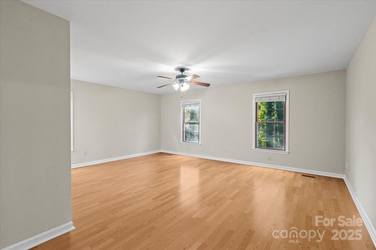 Kannapolis, North Carolina, 28081, United States, 3 Bedrooms Bedrooms, ,4 BathroomsBathrooms,Residential,For Sale,1989536