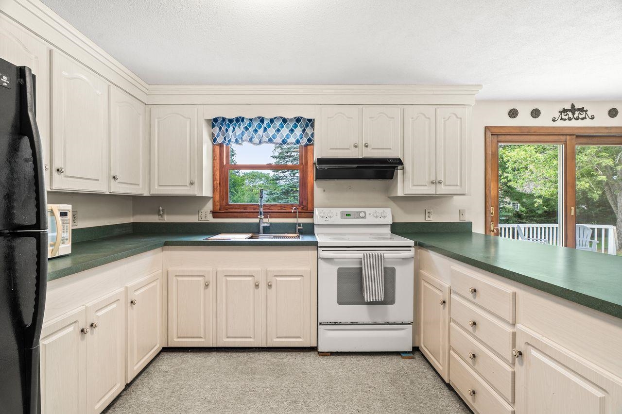 Nashua, New Hampshire, 03062, United States, 3 Bedrooms Bedrooms, ,2 BathroomsBathrooms,Residential,For Sale,1942300