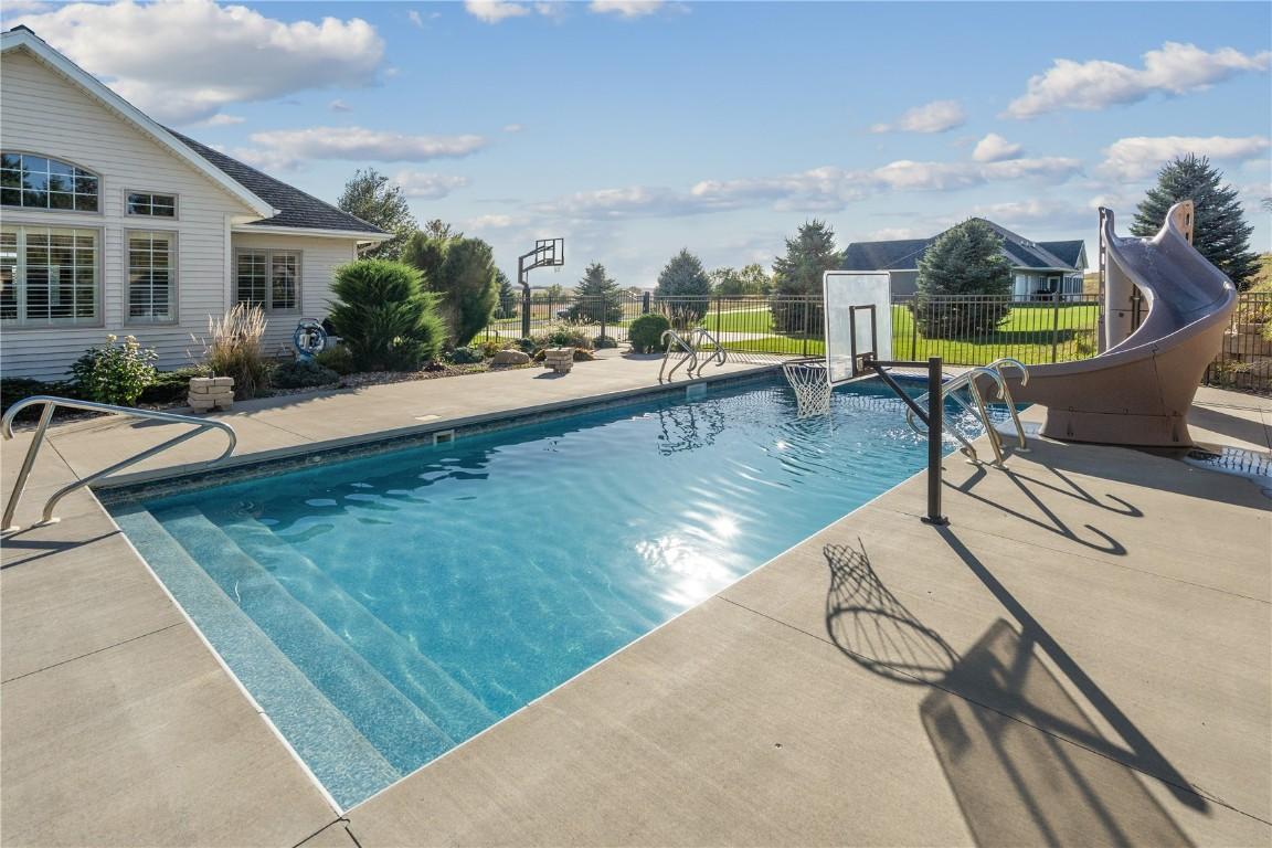 Vinton, Iowa, 52349, United States, 5 Bedrooms Bedrooms, ,3 BathroomsBathrooms,Residential,For Sale,1979270