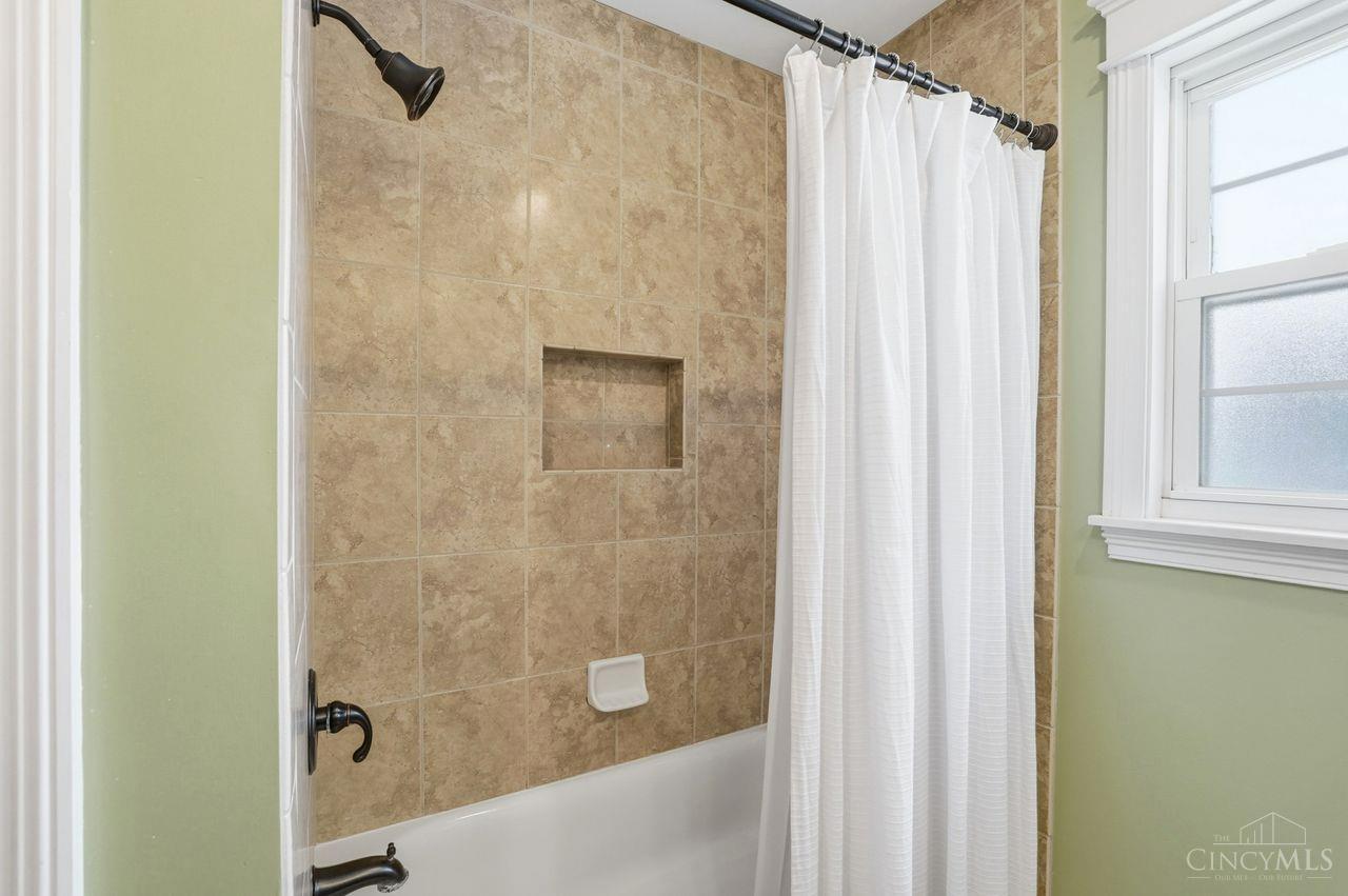 Cincinnati, Ohio, 45209, United States, 3 Bedrooms Bedrooms, ,4 BathroomsBathrooms,Residential,For Sale,2003338