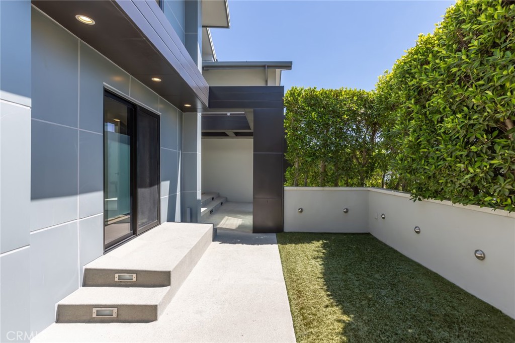 Glendale, California, 91207, United States, 4 Bedrooms Bedrooms, ,5 BathroomsBathrooms,Residential,For Sale,1934698