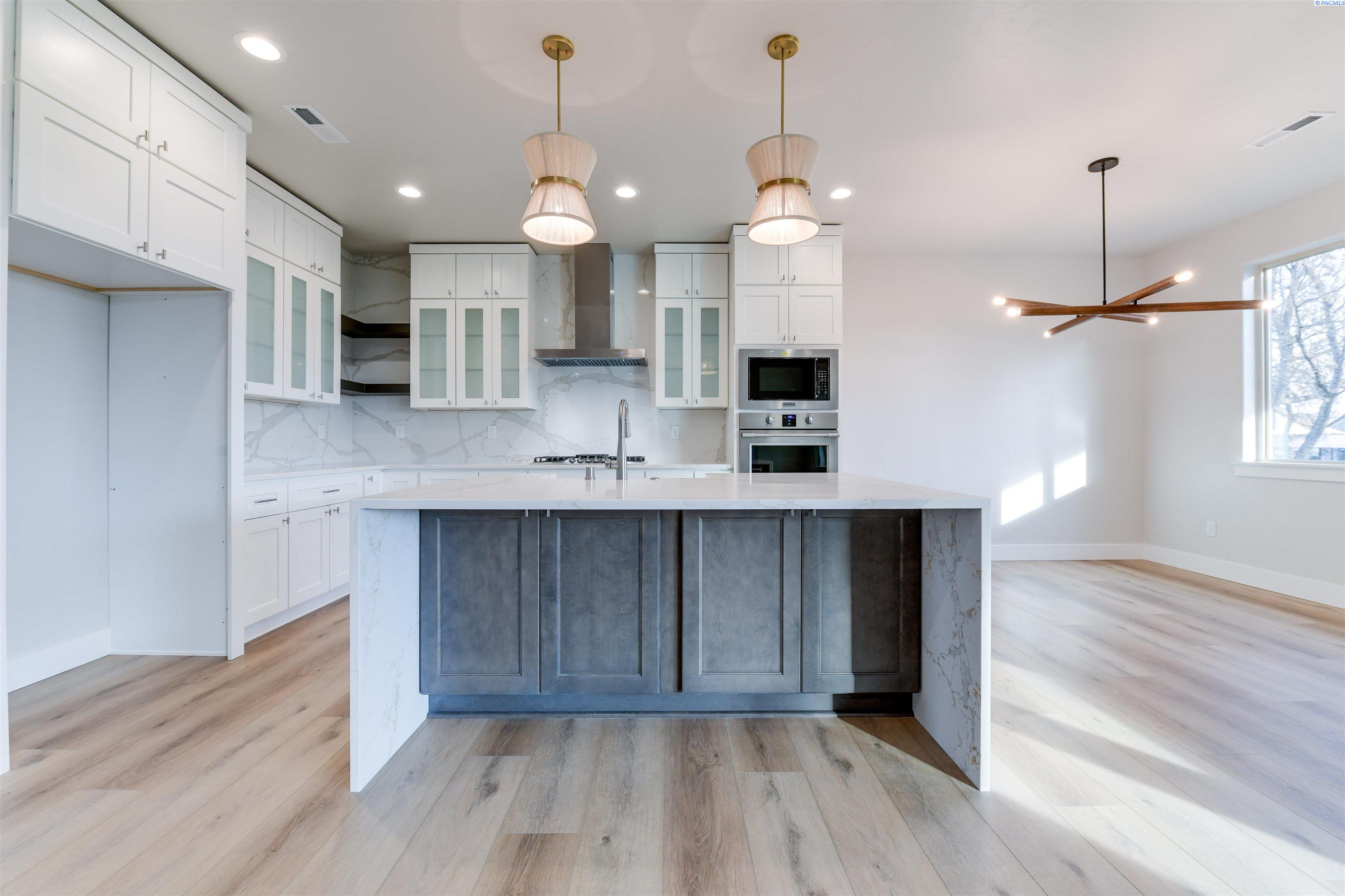 Richland, Washington, 99352, United States, 3 Bedrooms Bedrooms, ,2 BathroomsBathrooms,Residential,For Sale,1898380