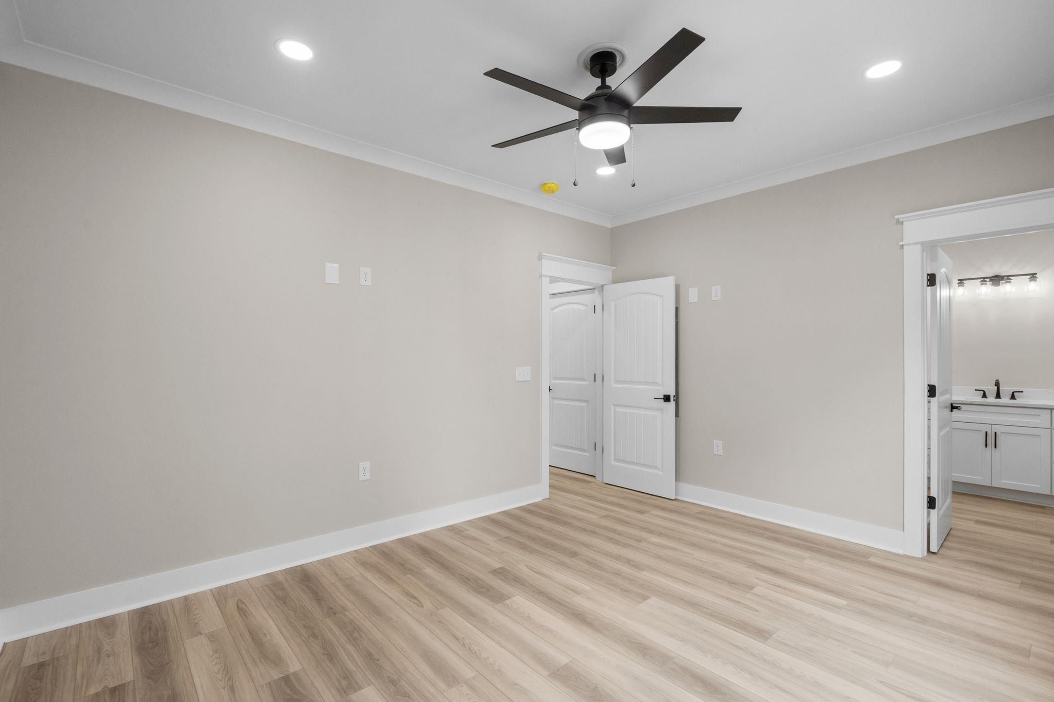 Myrtle Beach, South Carolina, 29575, United States, 5 Bedrooms Bedrooms, ,5 BathroomsBathrooms,Residential,For Sale,2033056
