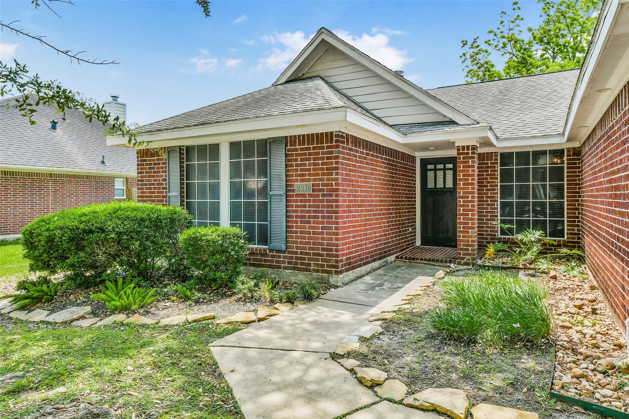 Queen Victoria St, Pearland, TX 77581 #1